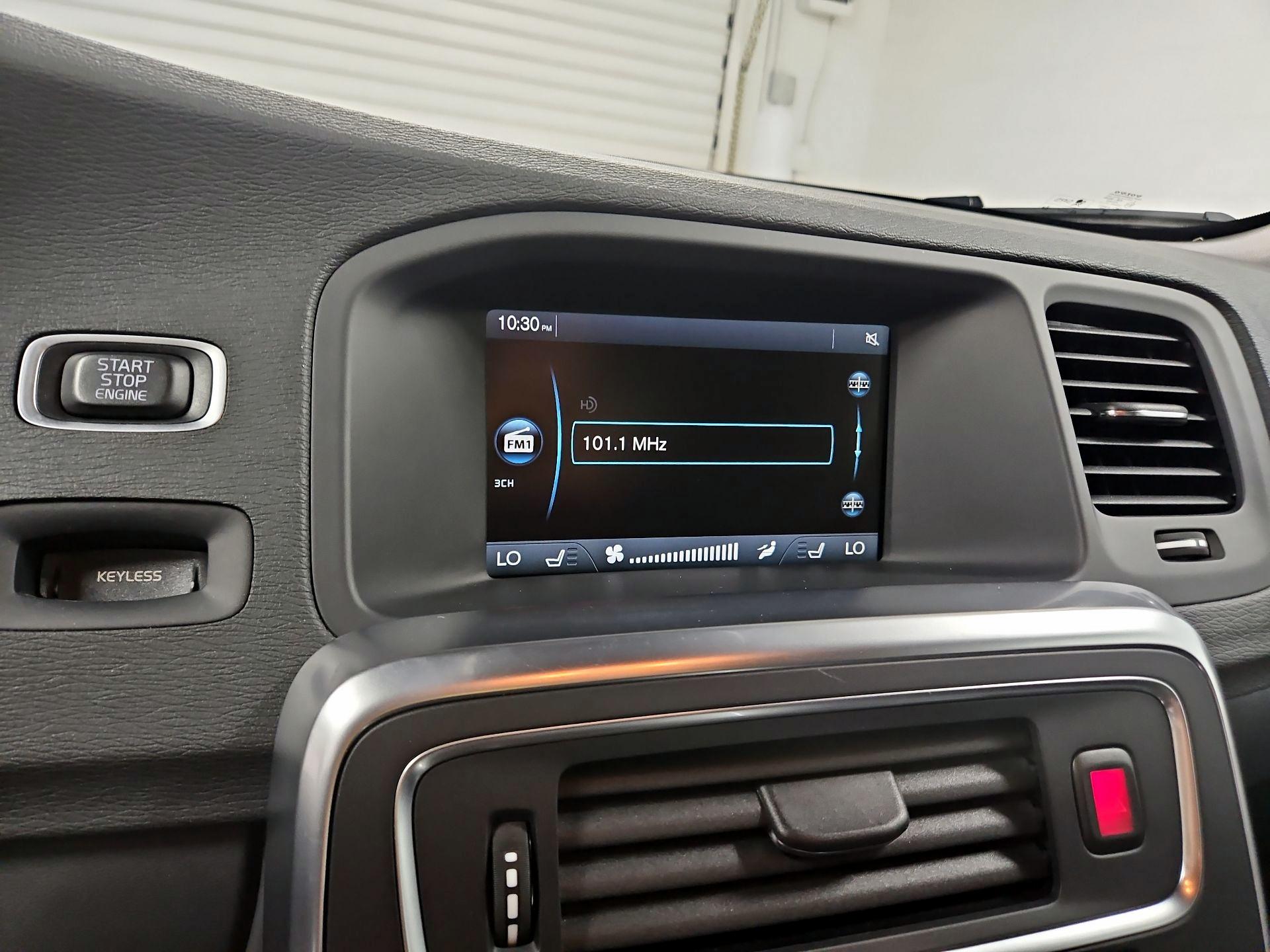 Thumbnail: 2015 Volvo V60 - 15