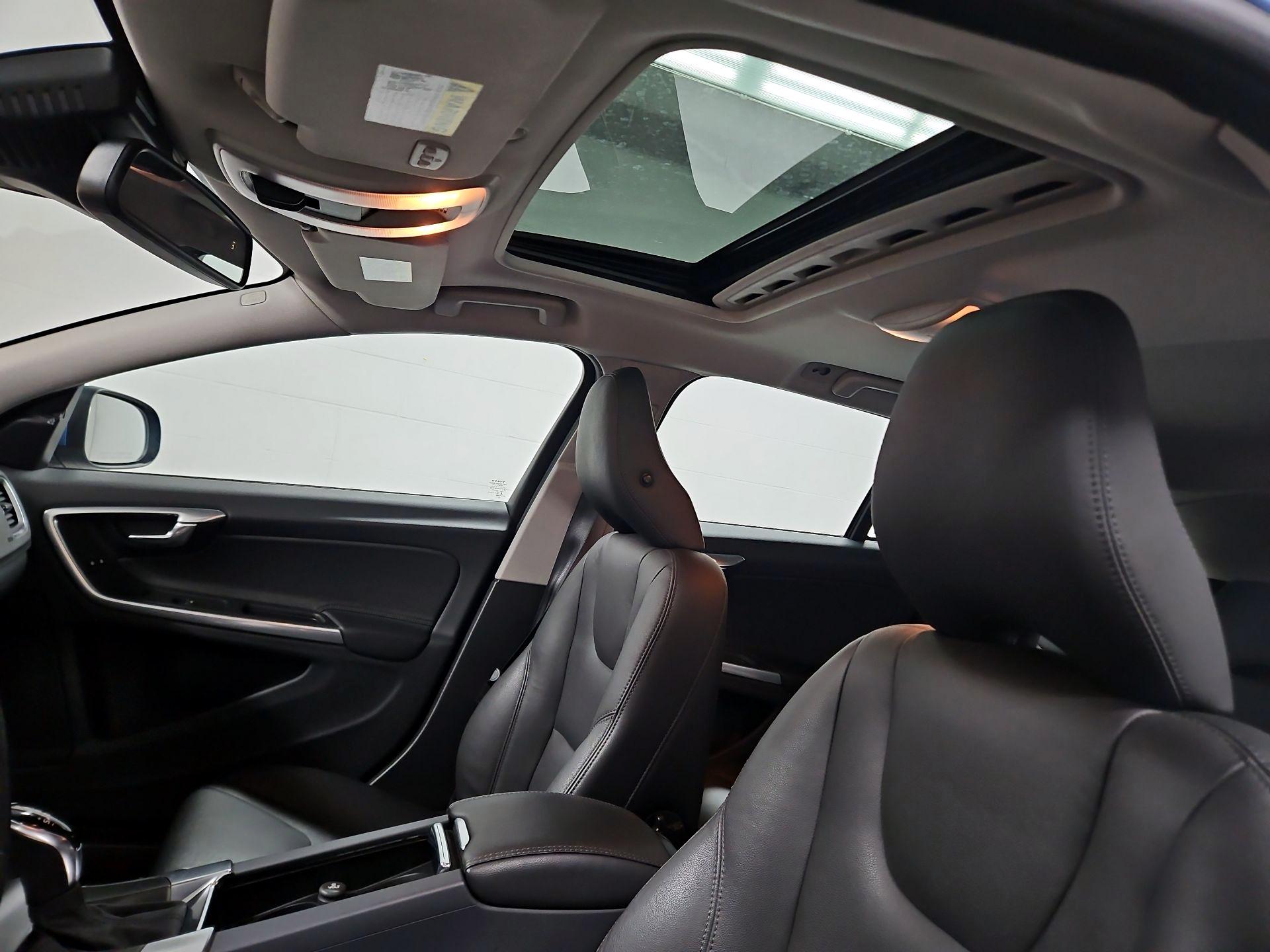 Thumbnail: 2015 Volvo V60 - 19