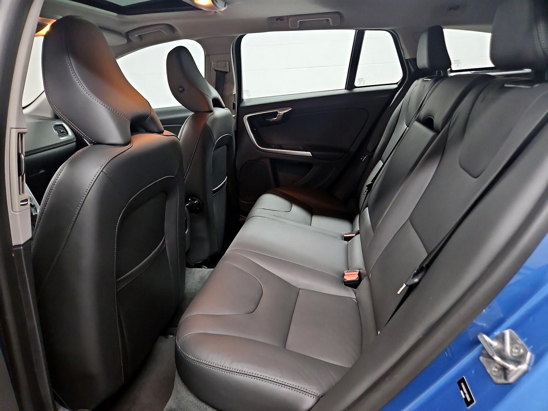 Thumbnail: 2015 Volvo V60 - 20