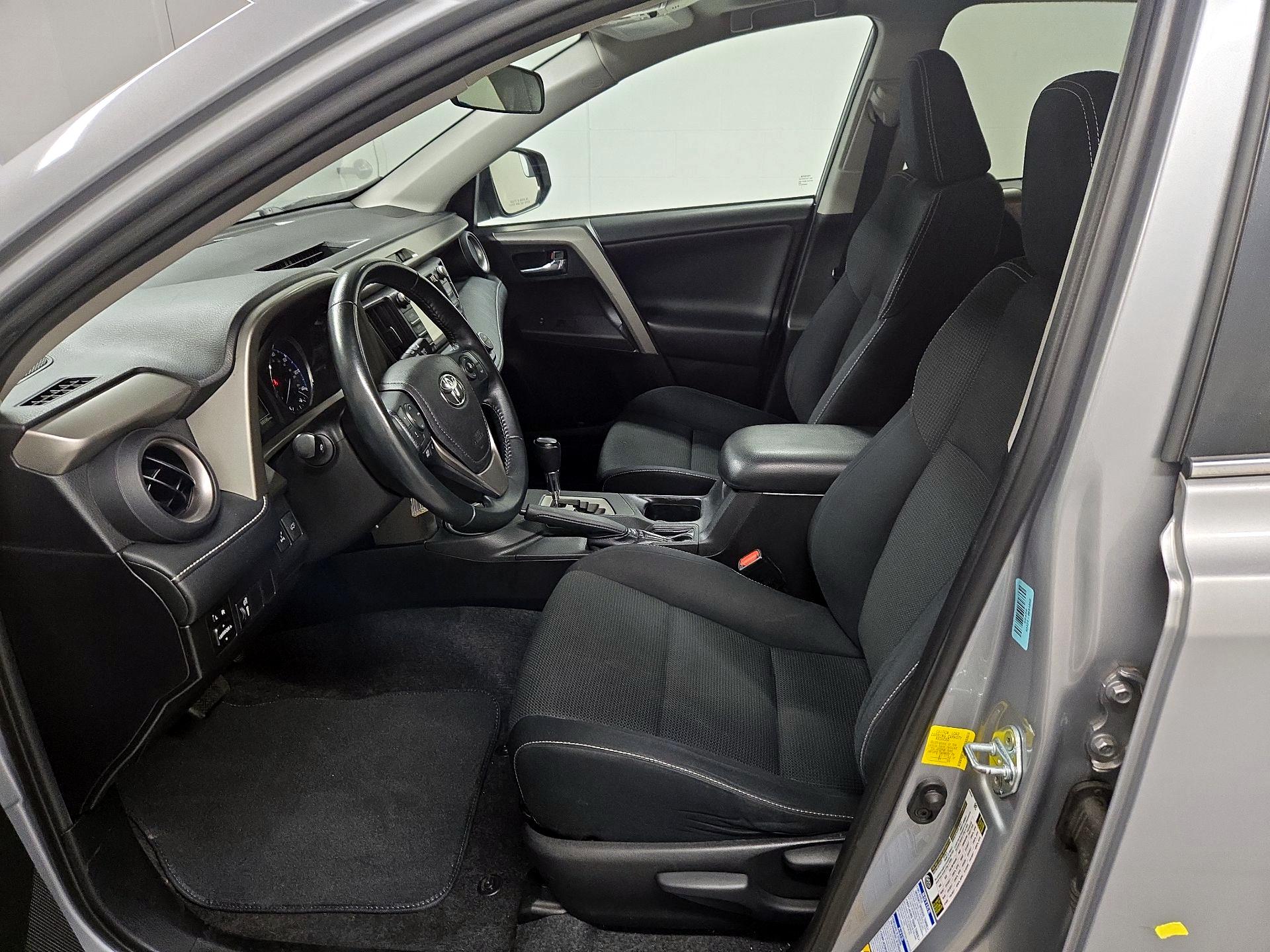 Thumbnail: 2016 Toyota RAV4 - 11