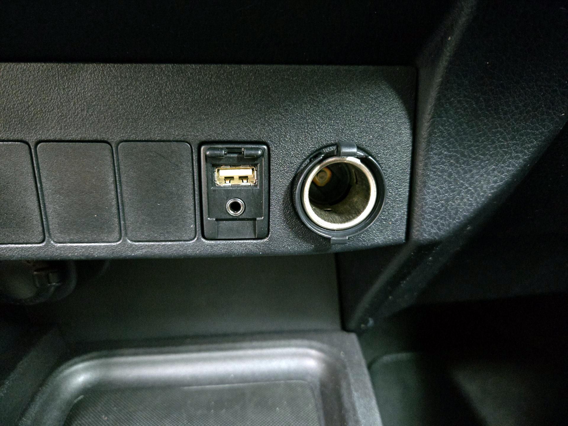 Thumbnail: 2016 Toyota RAV4 - 18