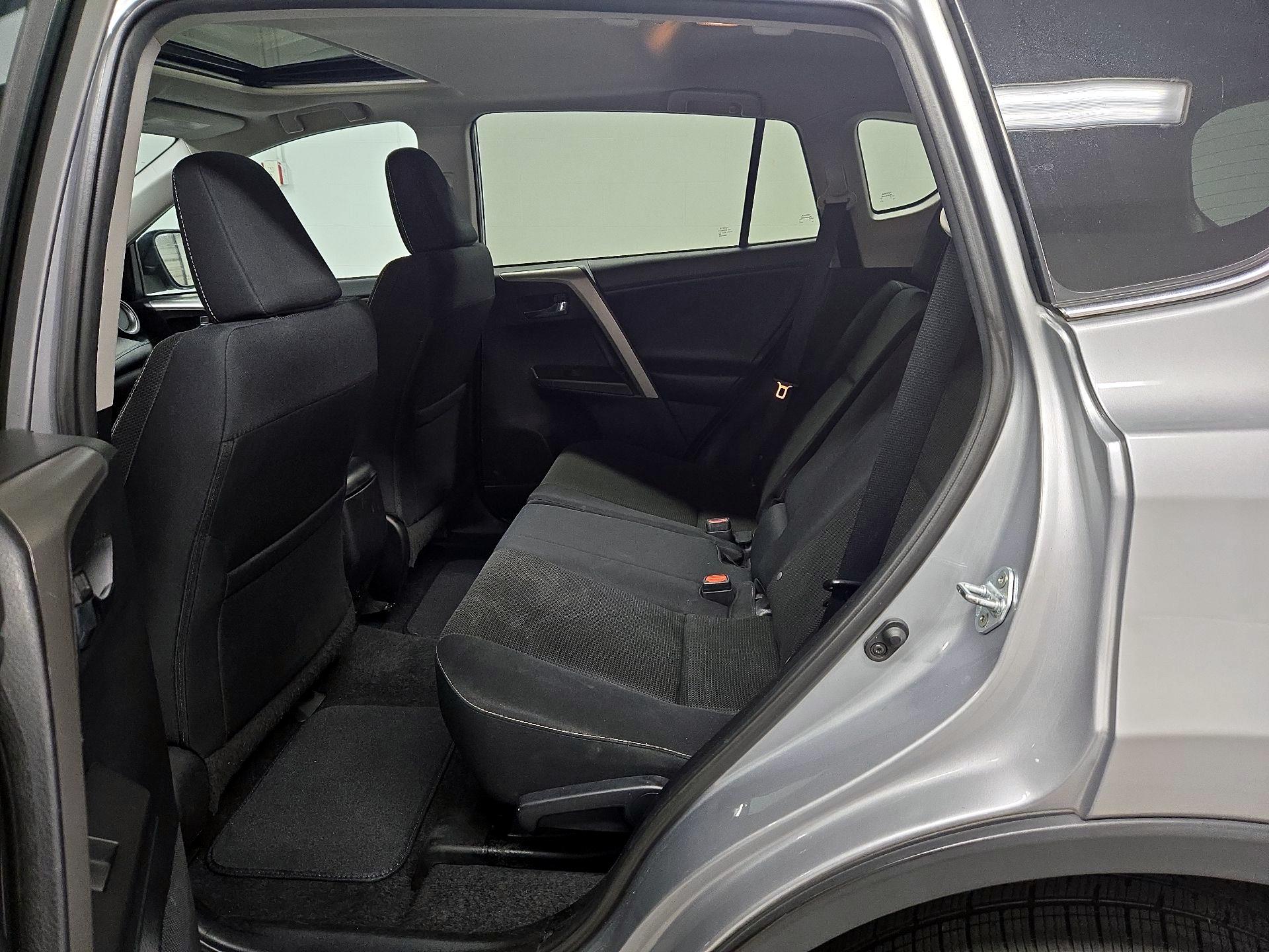 Thumbnail: 2016 Toyota RAV4 - 20