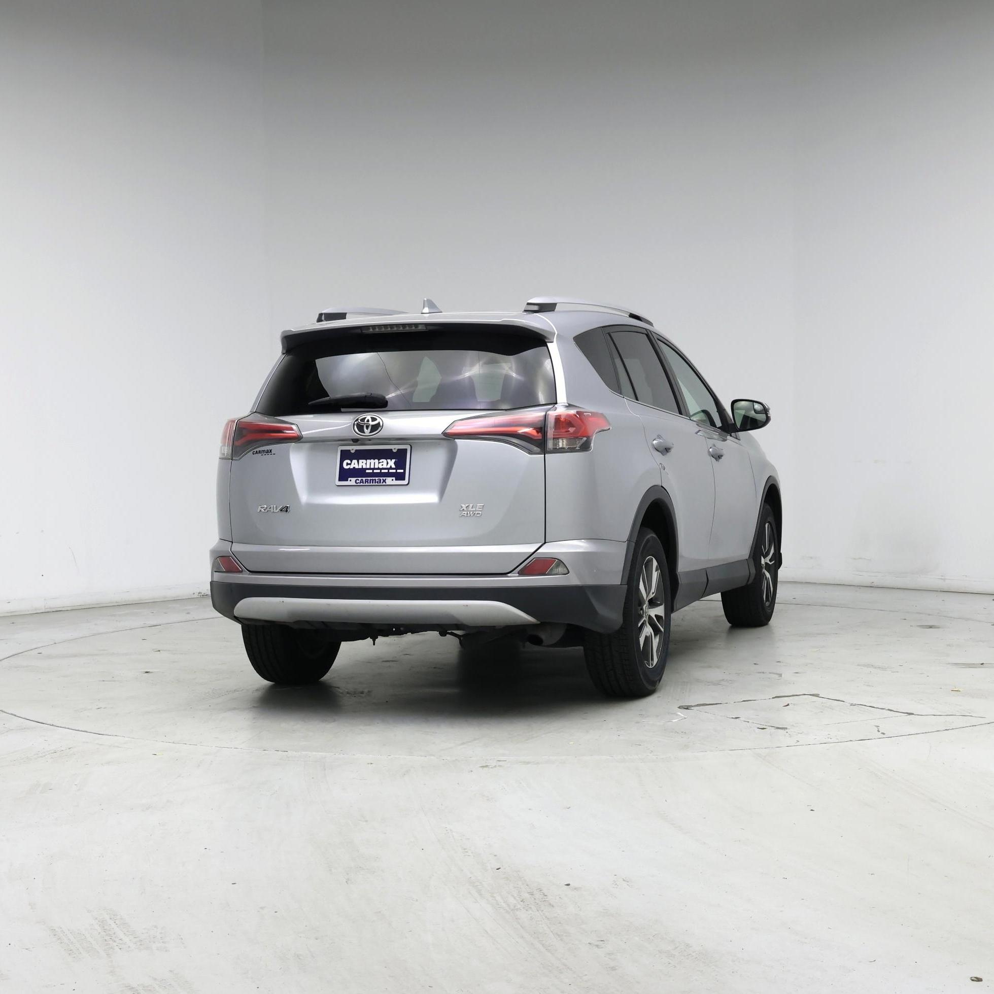 Thumbnail: 2016 Toyota RAV4 - 8