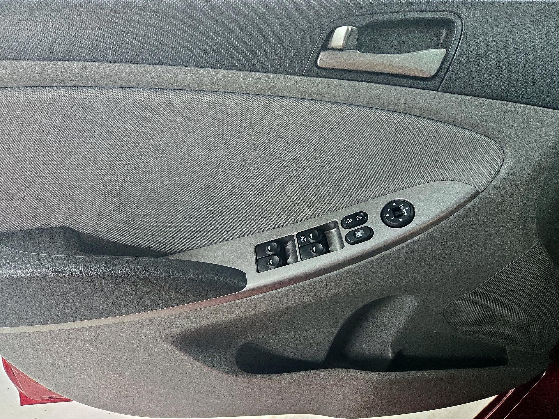 Thumbnail: 2016 Hyundai Accent - 12