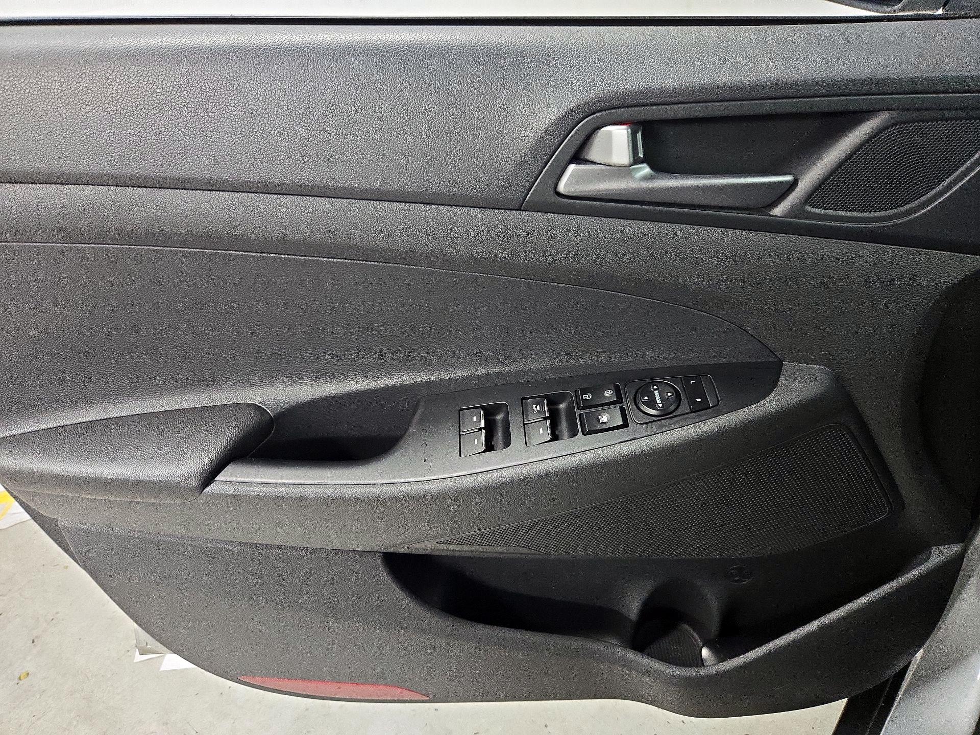 Thumbnail: 2016 Hyundai Tucson - 12
