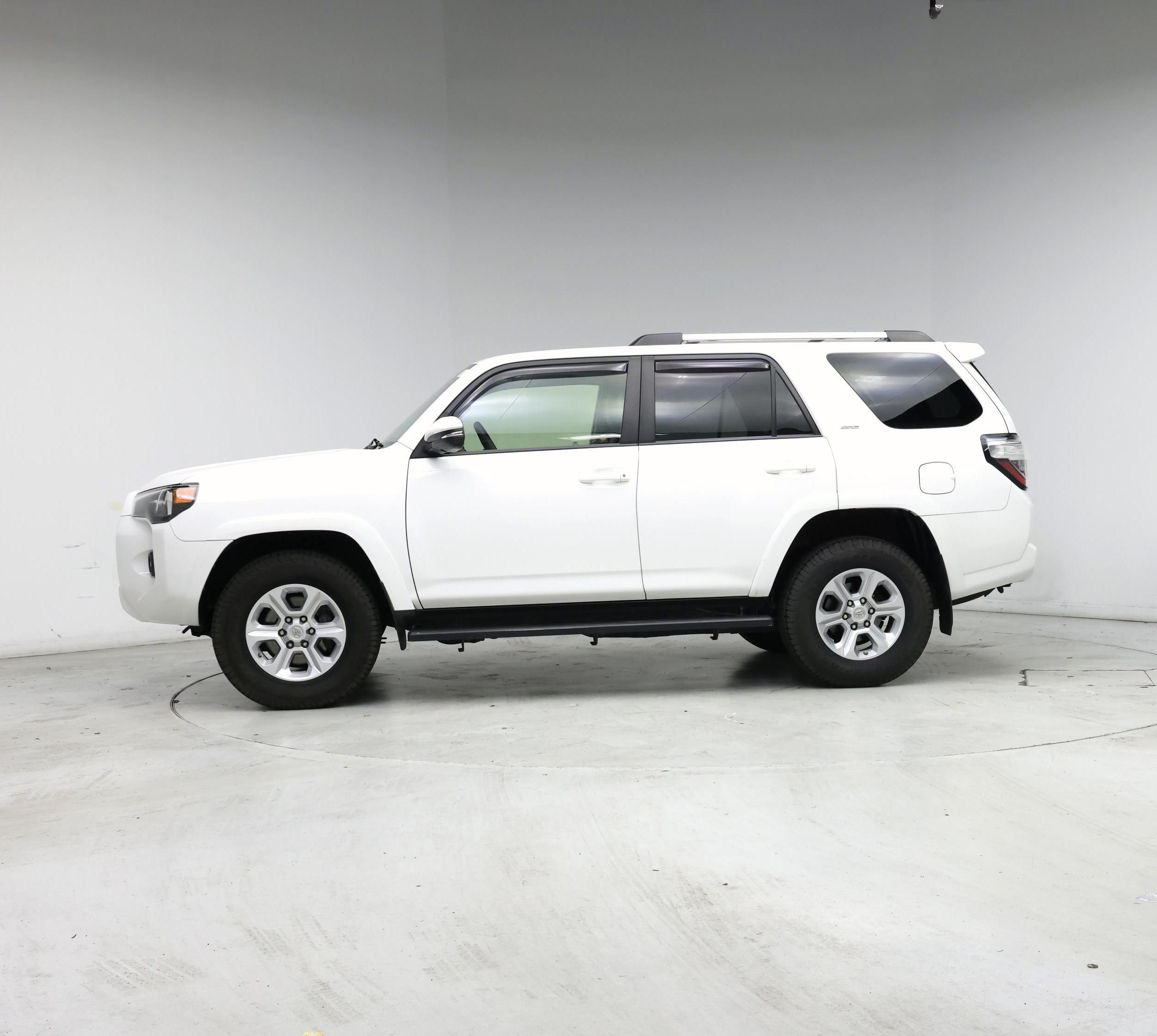 Thumbnail: 2019 Toyota 4Runner - 3