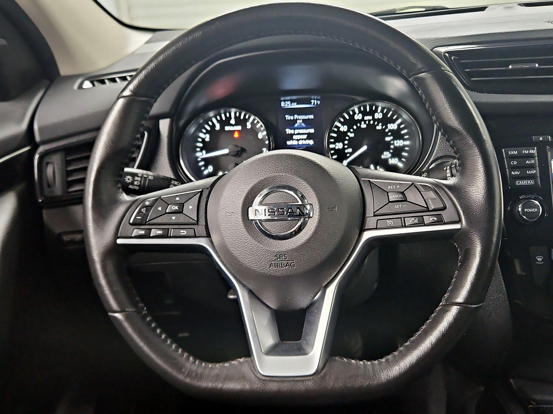 Thumbnail: 2017 Nissan Rogue Sport - 10