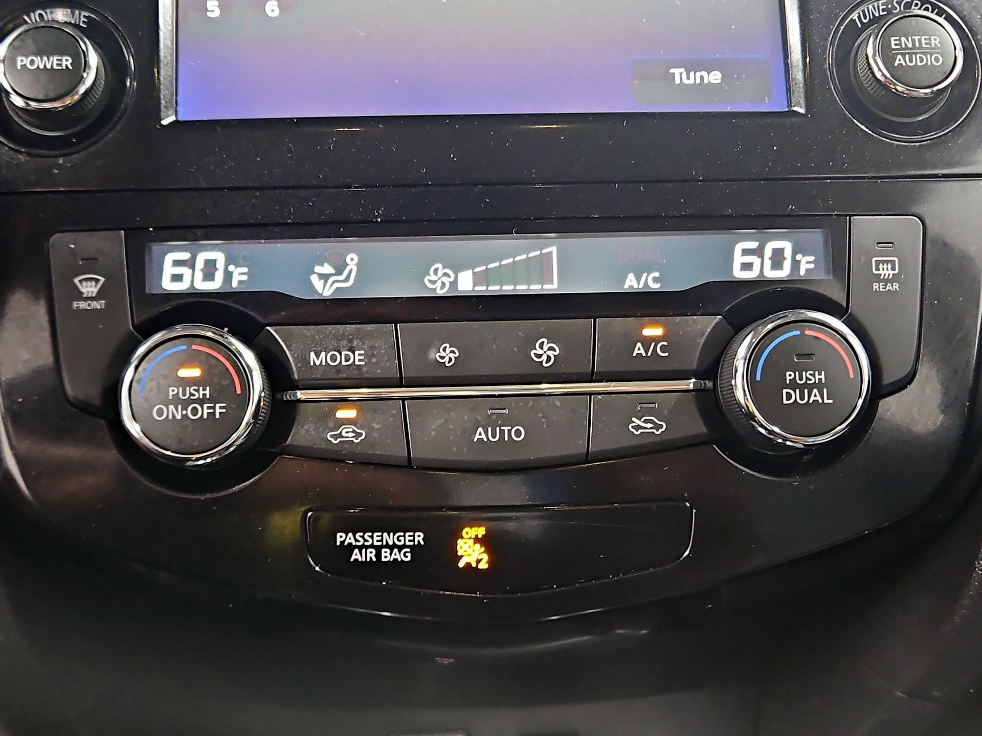 Thumbnail: 2017 Nissan Rogue Sport - 17