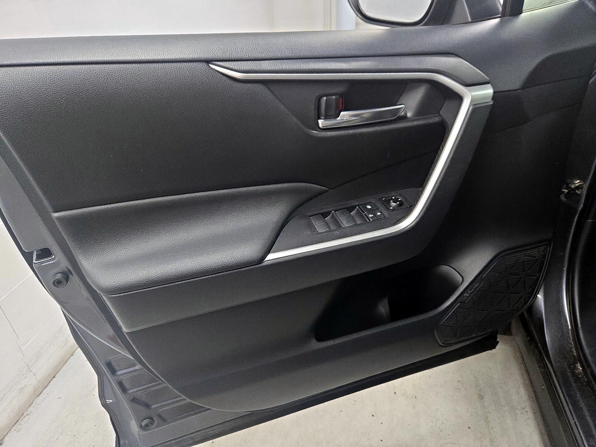Thumbnail: 2019 Toyota RAV4 - 12