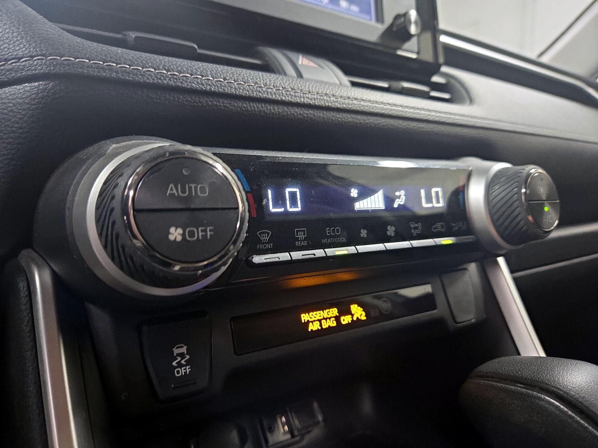 Thumbnail: 2019 Toyota RAV4 - 16