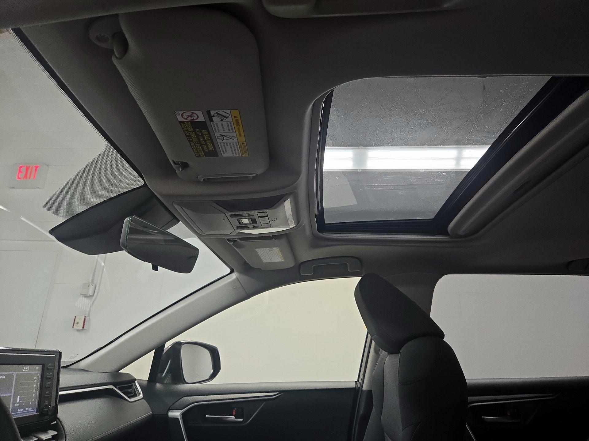 Thumbnail: 2019 Toyota RAV4 - 19
