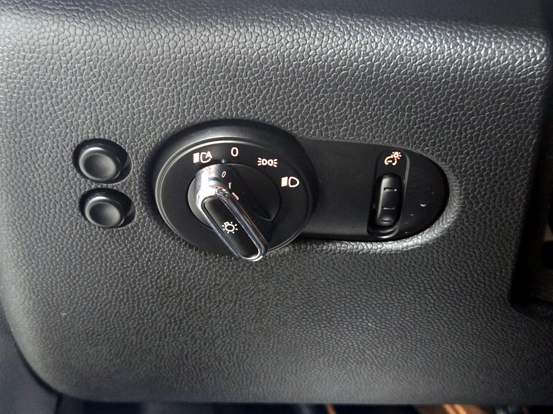 Thumbnail: 2019 MINI Cooper Hardtop - 13