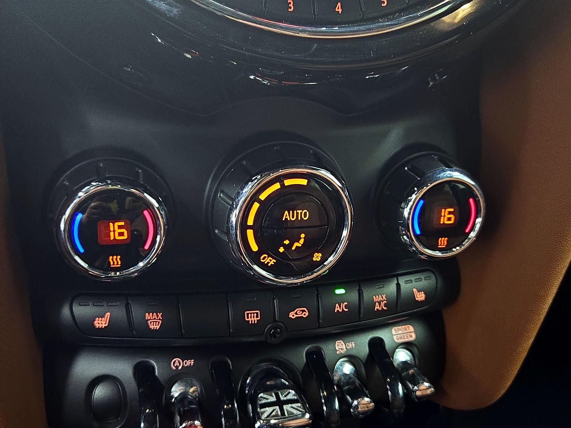 Thumbnail: 2019 MINI Cooper Hardtop - 16