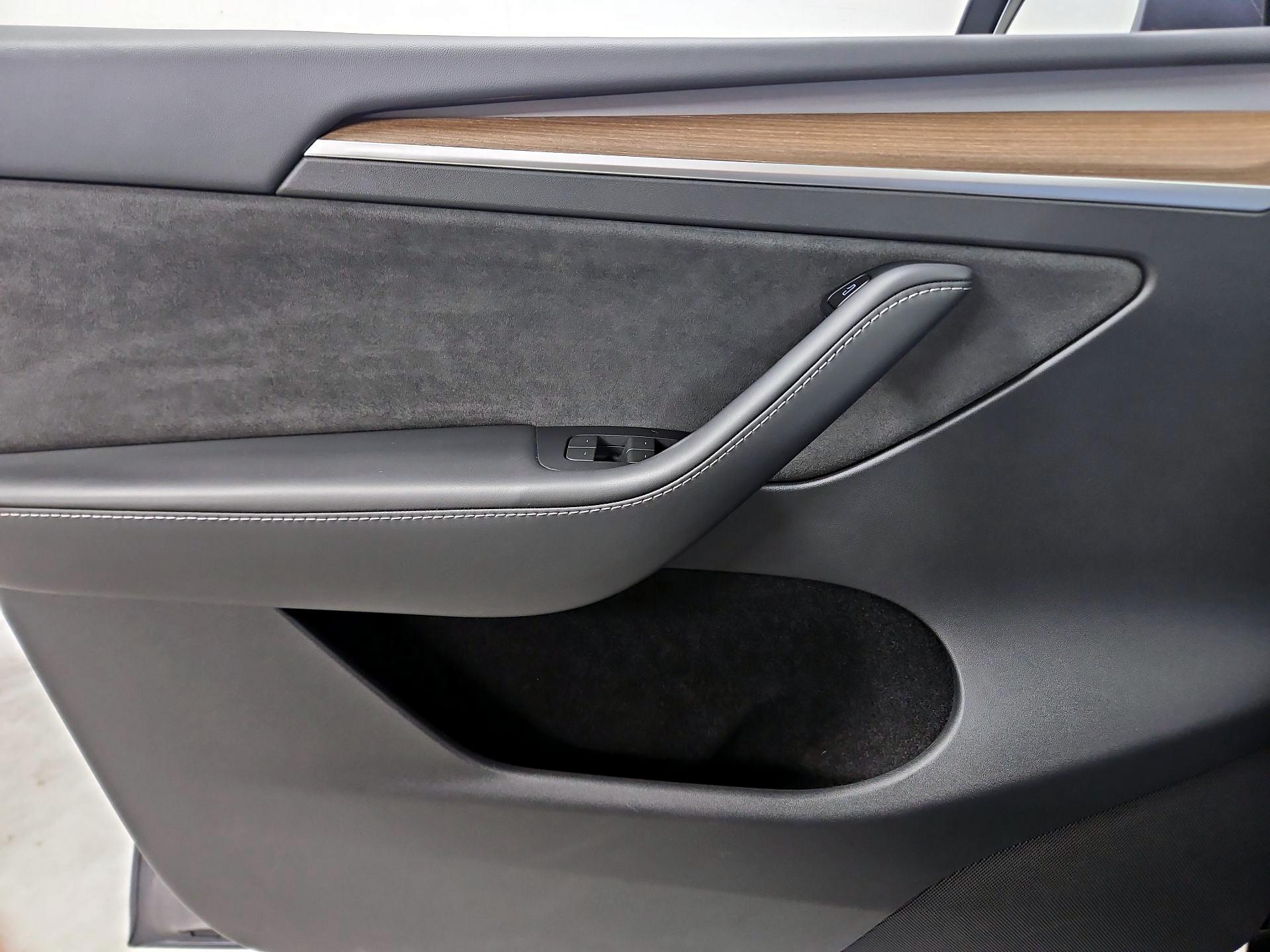 Thumbnail: 2023 Tesla Model Y - 12