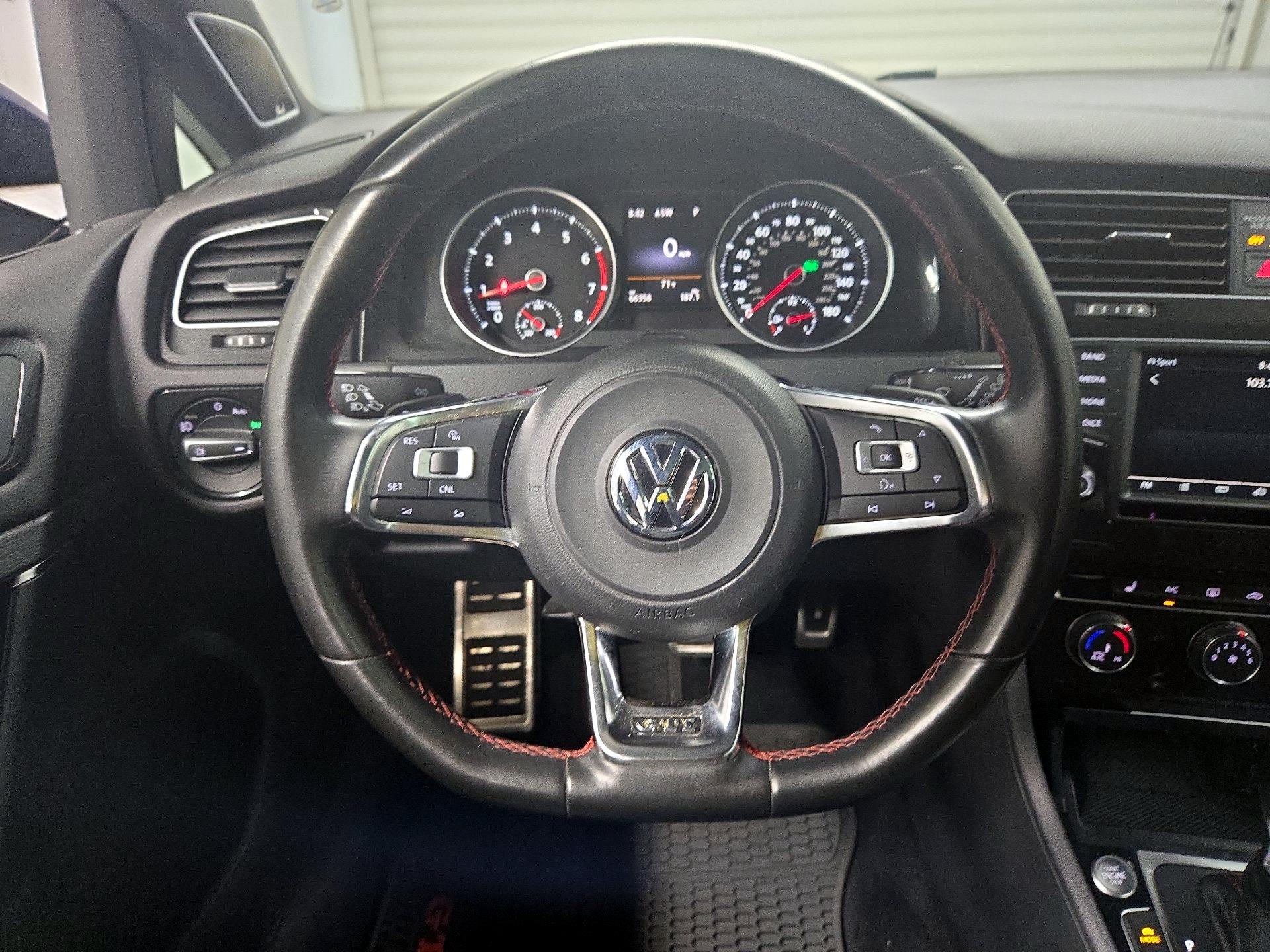 Thumbnail: 2016 Volkswagen Golf - 10