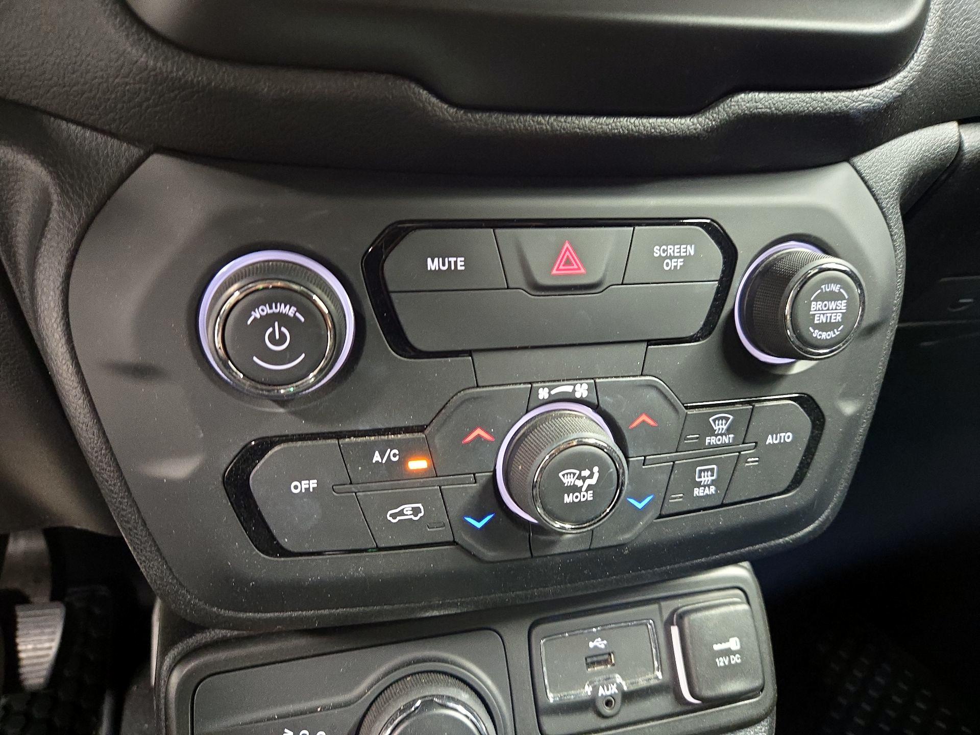 Thumbnail: 2018 Jeep Renegade - 17