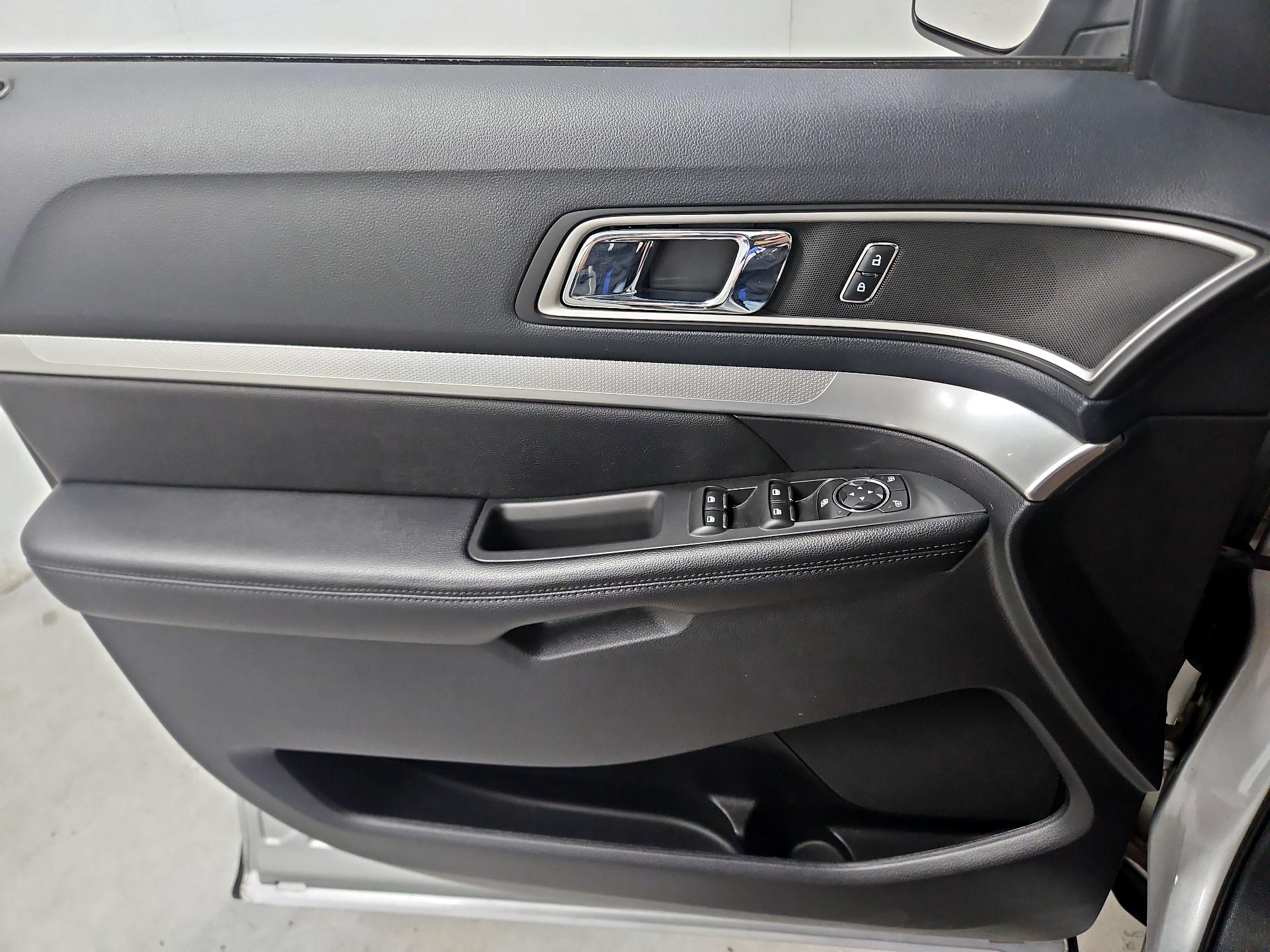 Thumbnail: 2016 Ford Explorer - 12
