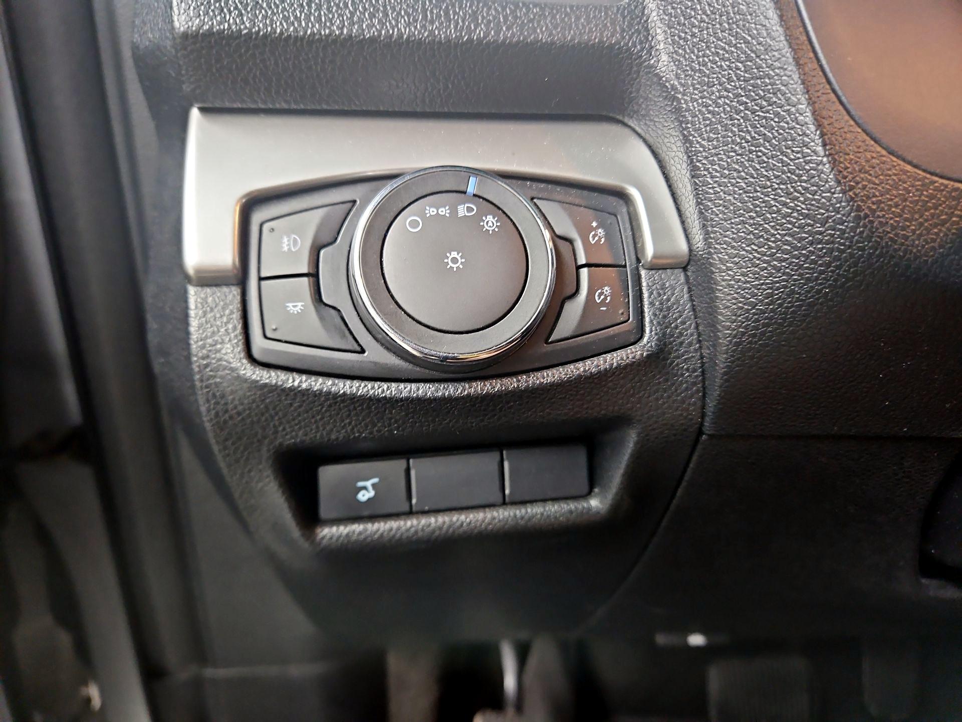 Thumbnail: 2016 Ford Explorer - 13