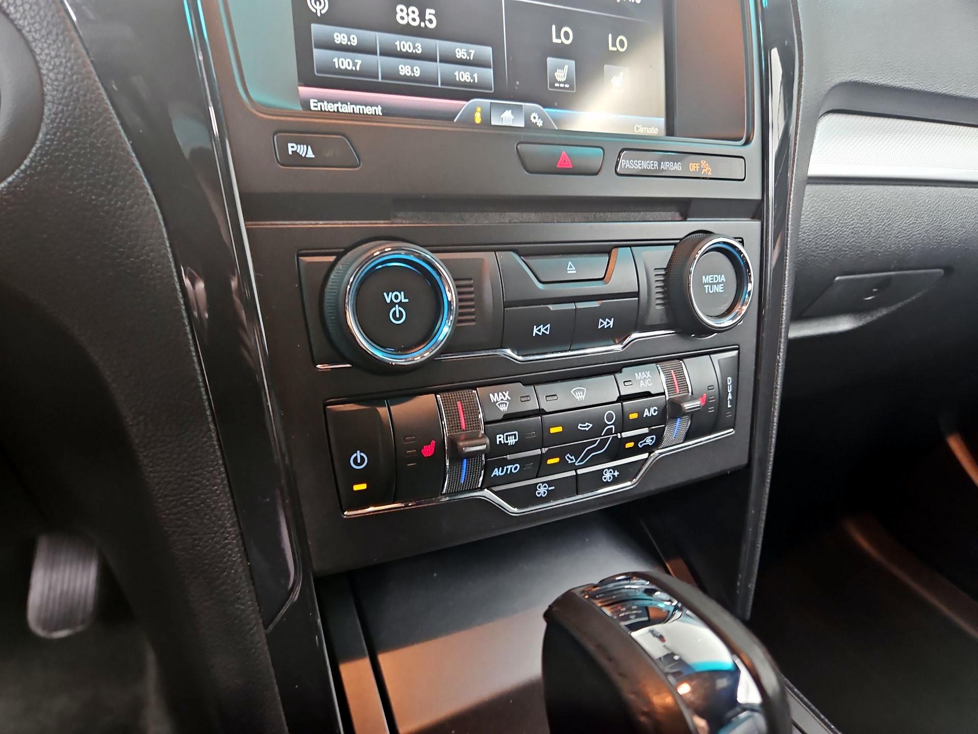Thumbnail: 2016 Ford Explorer - 16