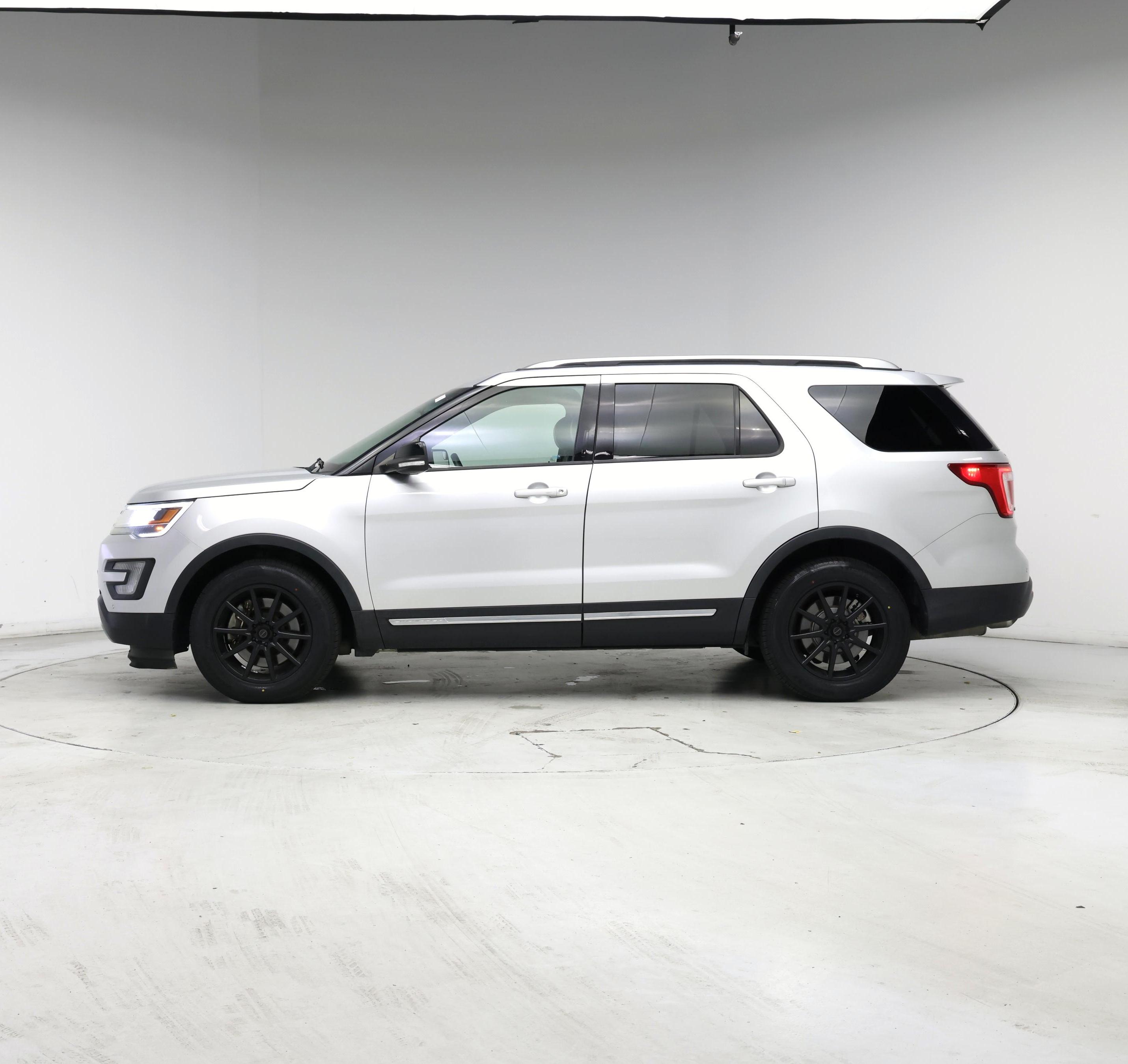 Thumbnail: 2016 Ford Explorer - 3