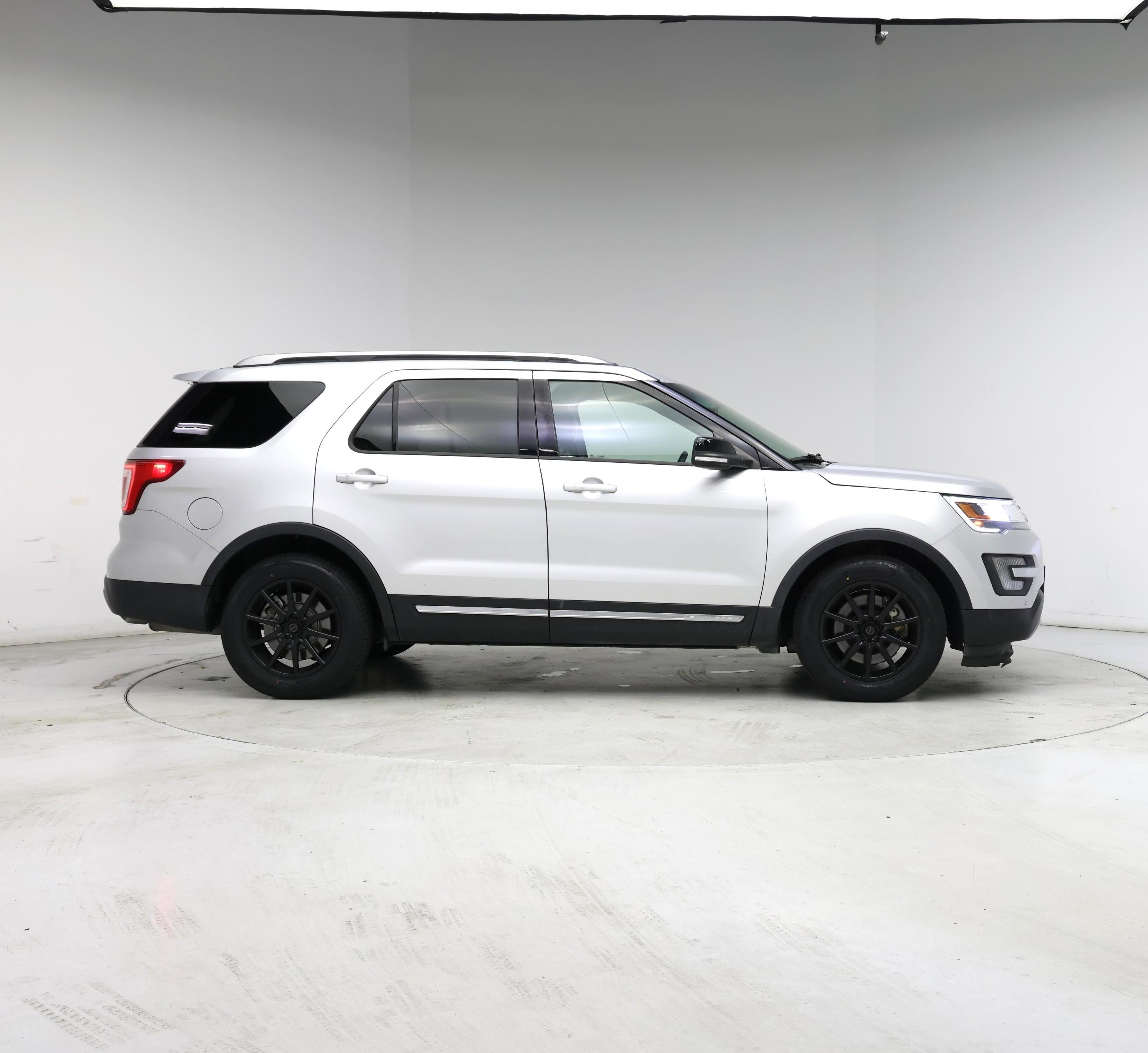 Thumbnail: 2016 Ford Explorer - 7