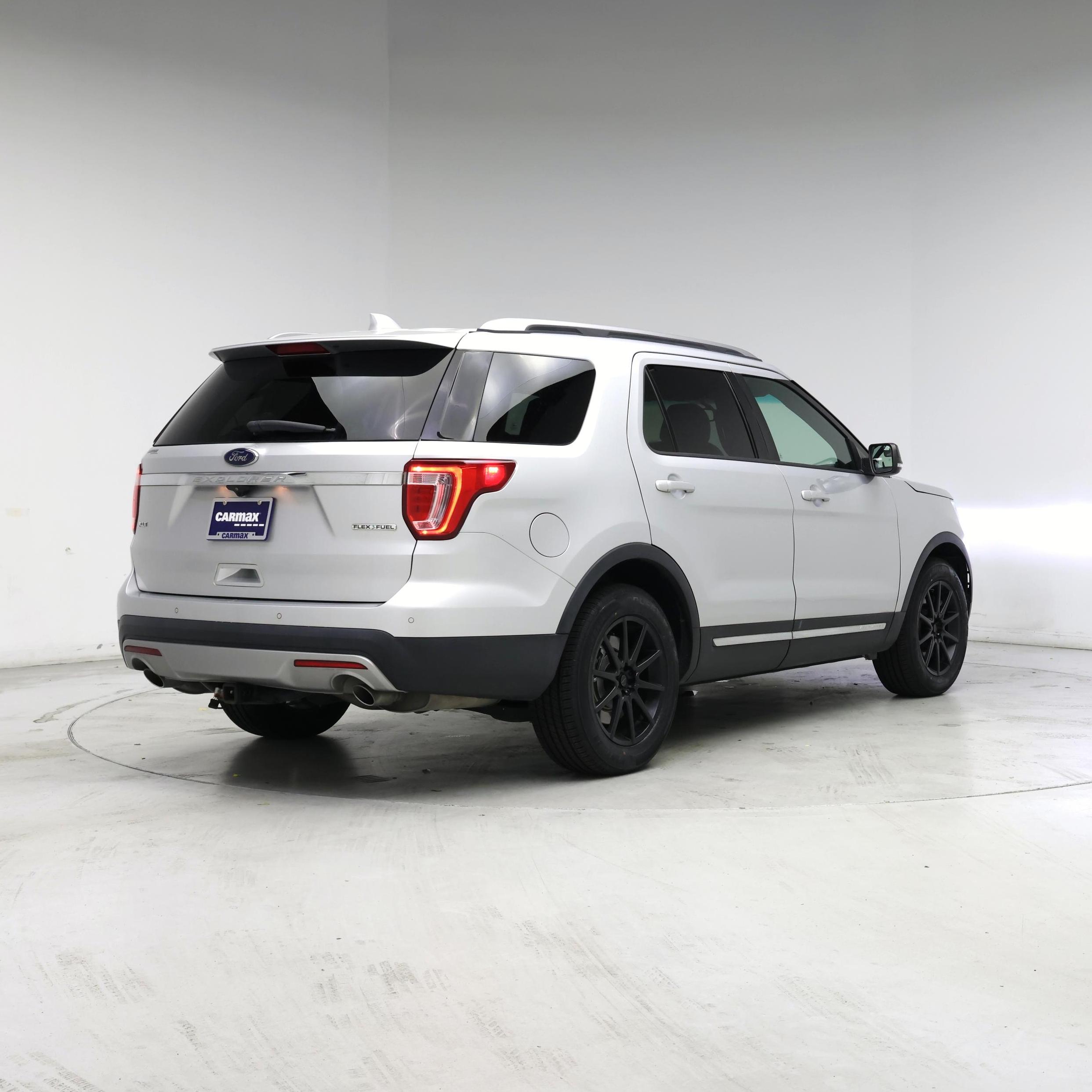 Thumbnail: 2016 Ford Explorer - 8