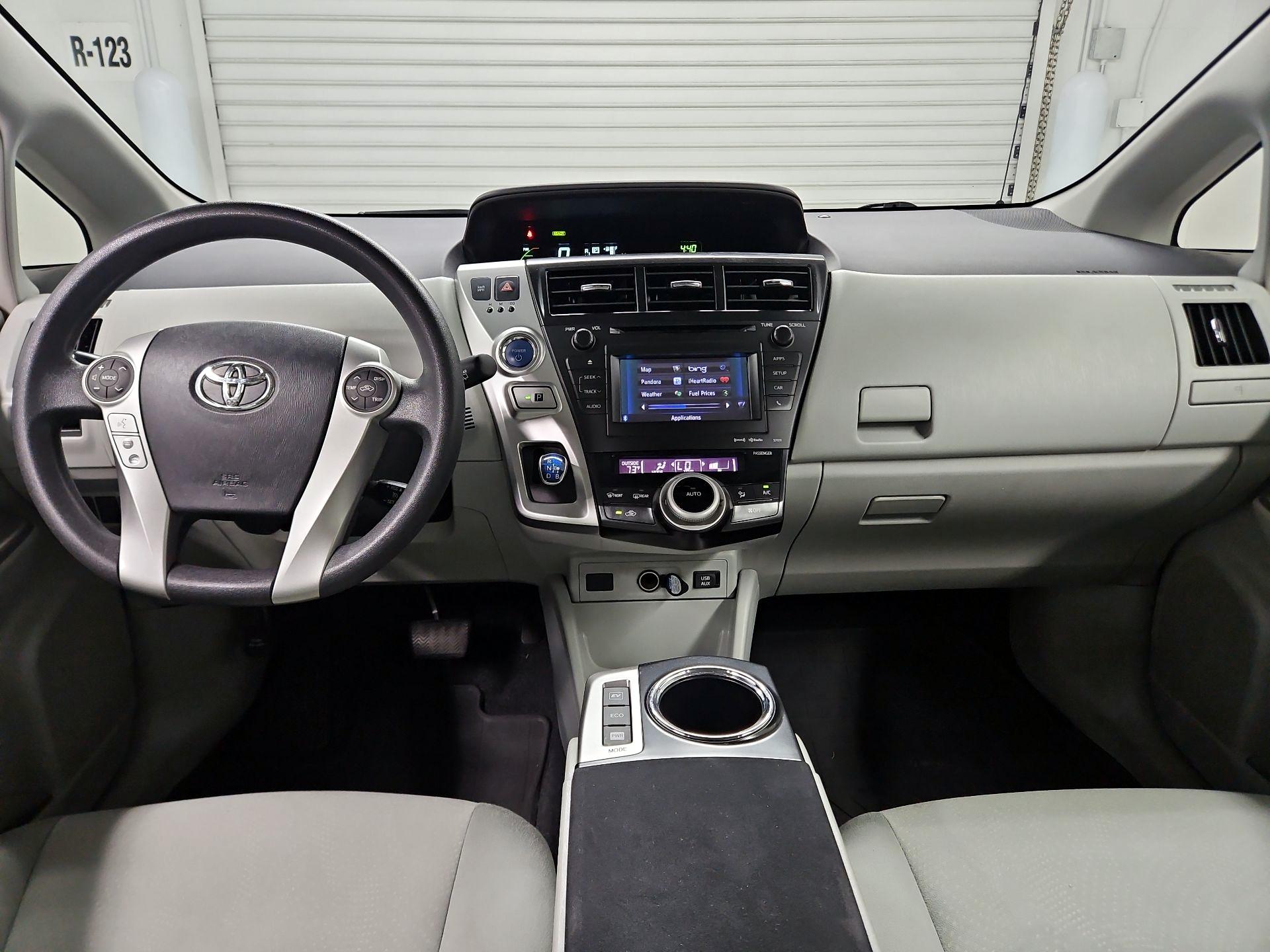 Thumbnail: 2014 Toyota Prius v - 9