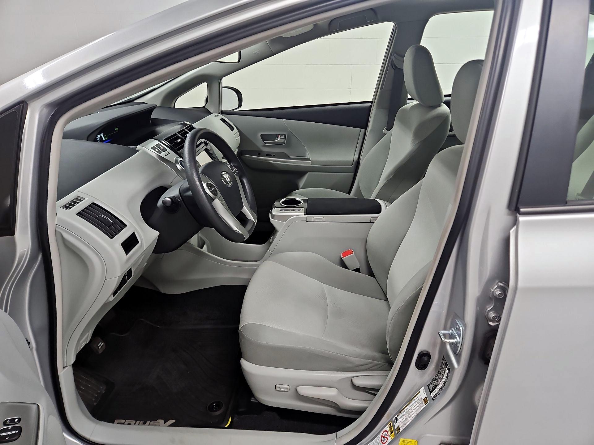 Thumbnail: 2014 Toyota Prius v - 11