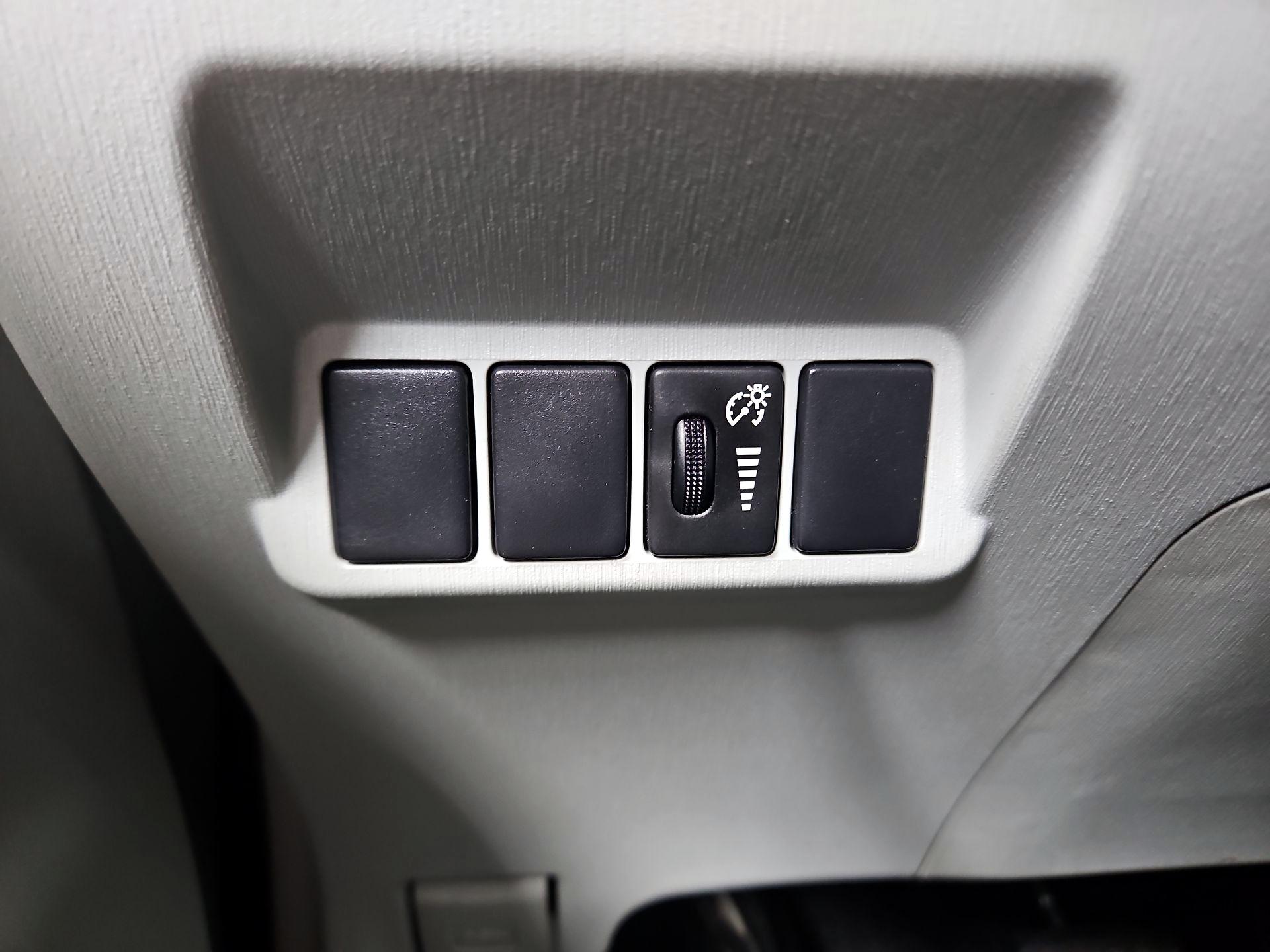 Thumbnail: 2014 Toyota Prius v - 13