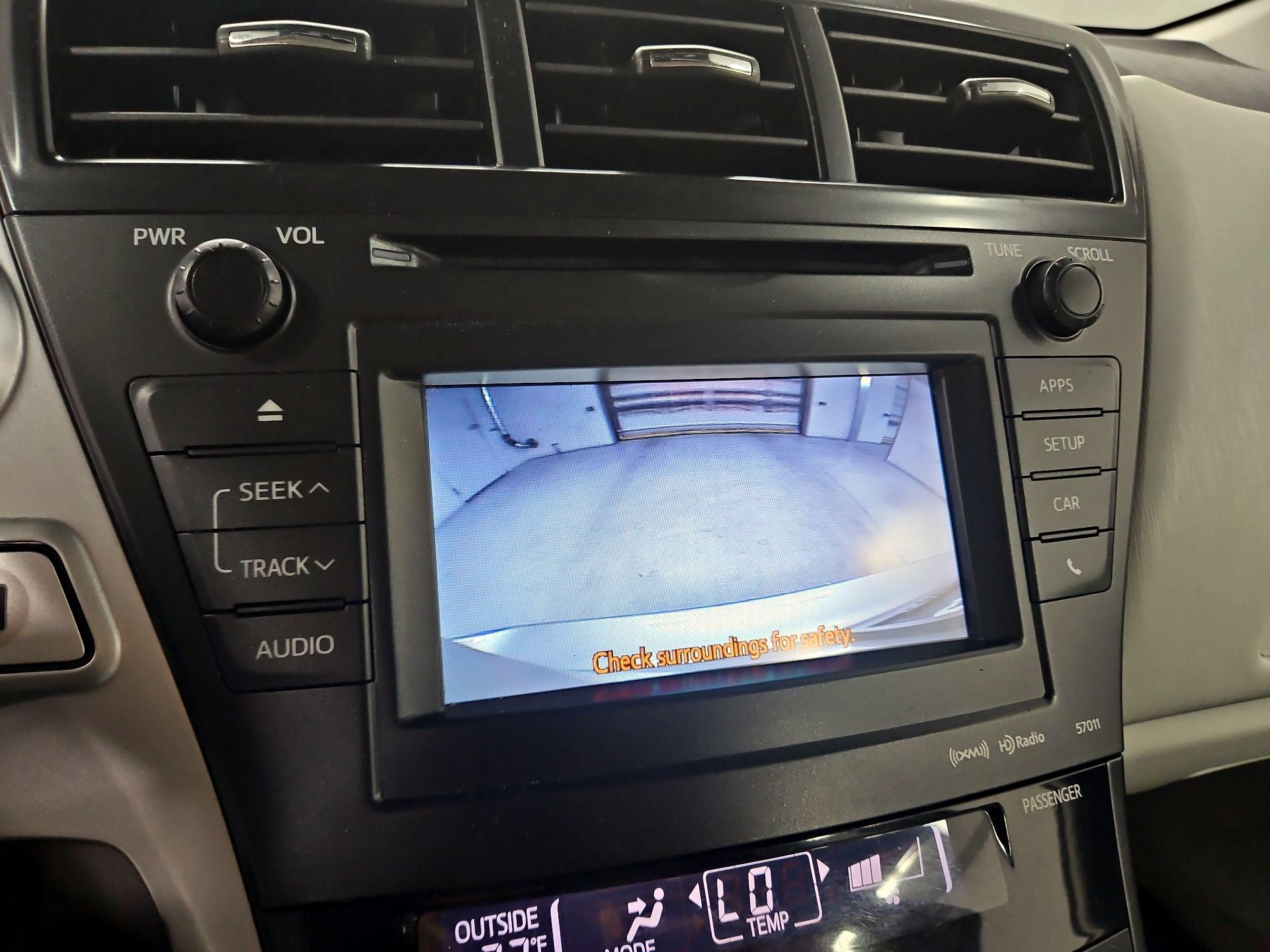 Thumbnail: 2014 Toyota Prius v - 14