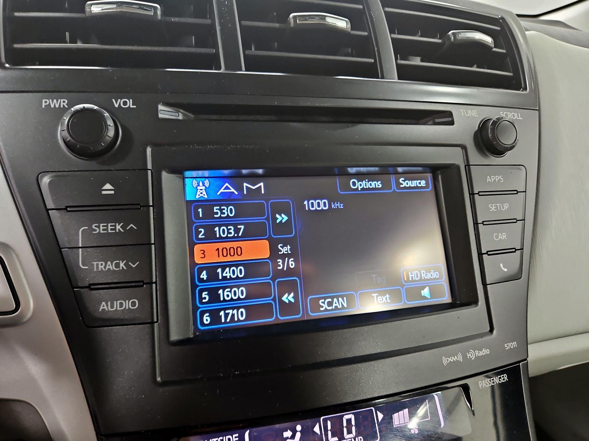 Thumbnail: 2014 Toyota Prius v - 15