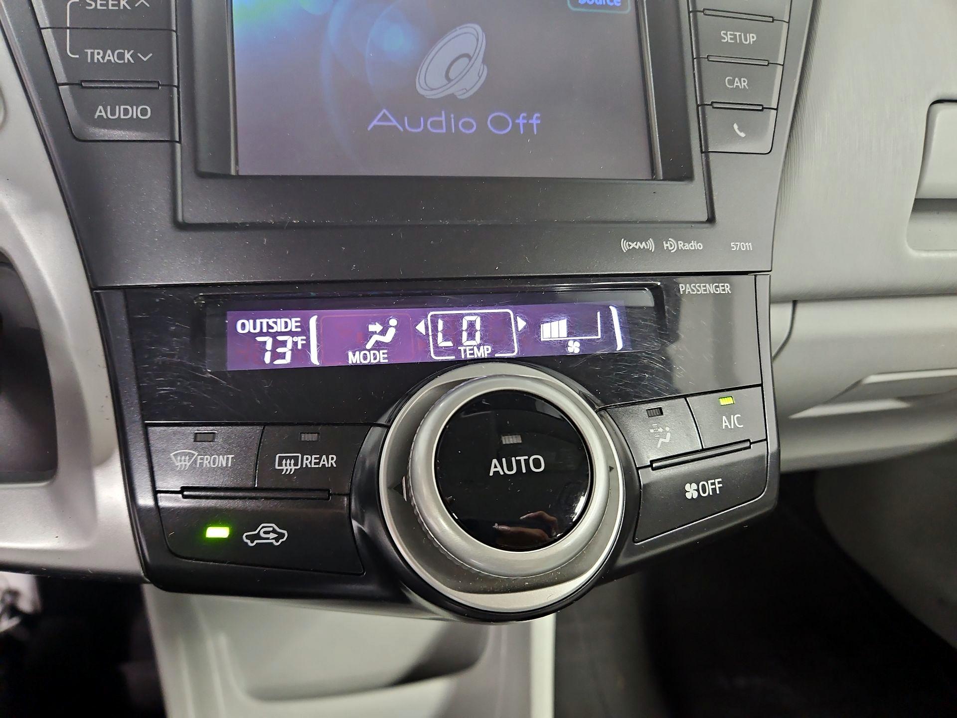 Thumbnail: 2014 Toyota Prius v - 16