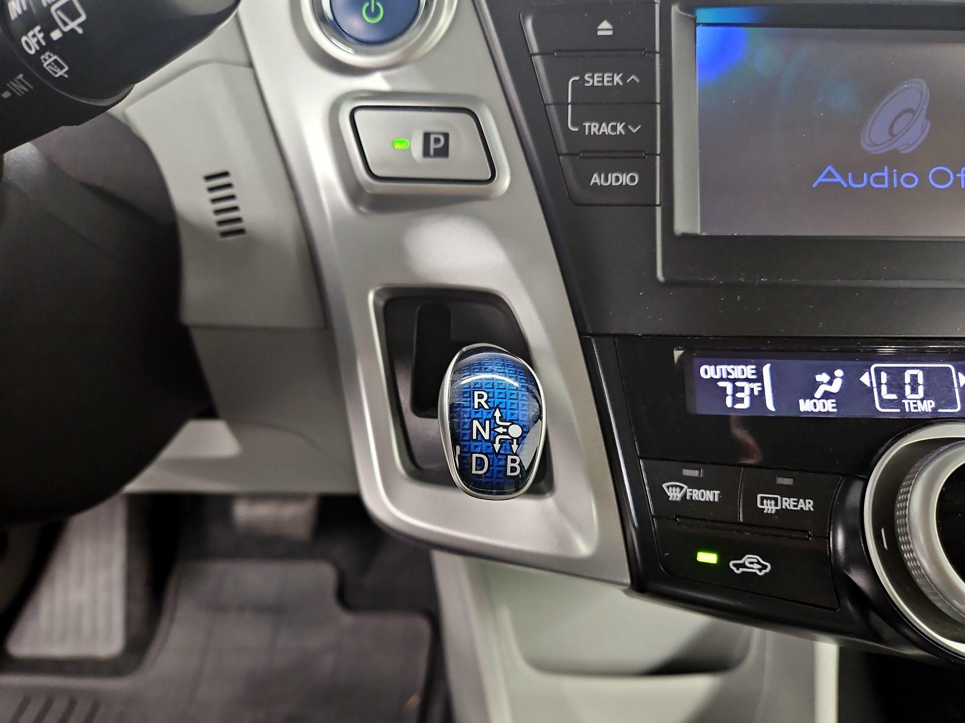 Thumbnail: 2014 Toyota Prius v - 17