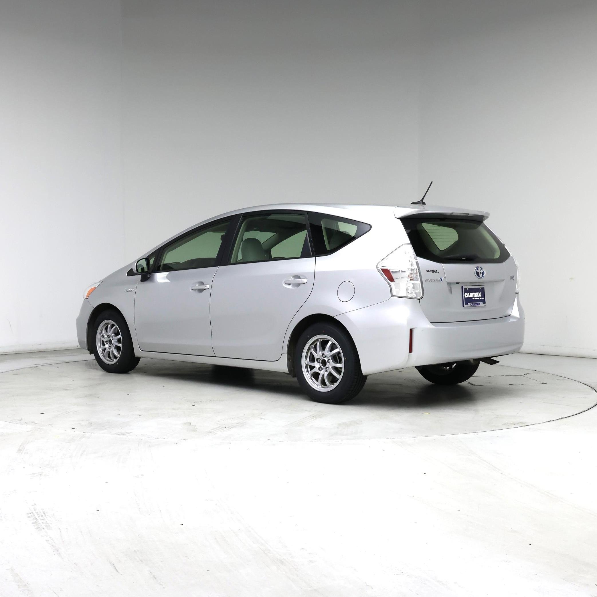 Thumbnail: 2014 Toyota Prius v - 2
