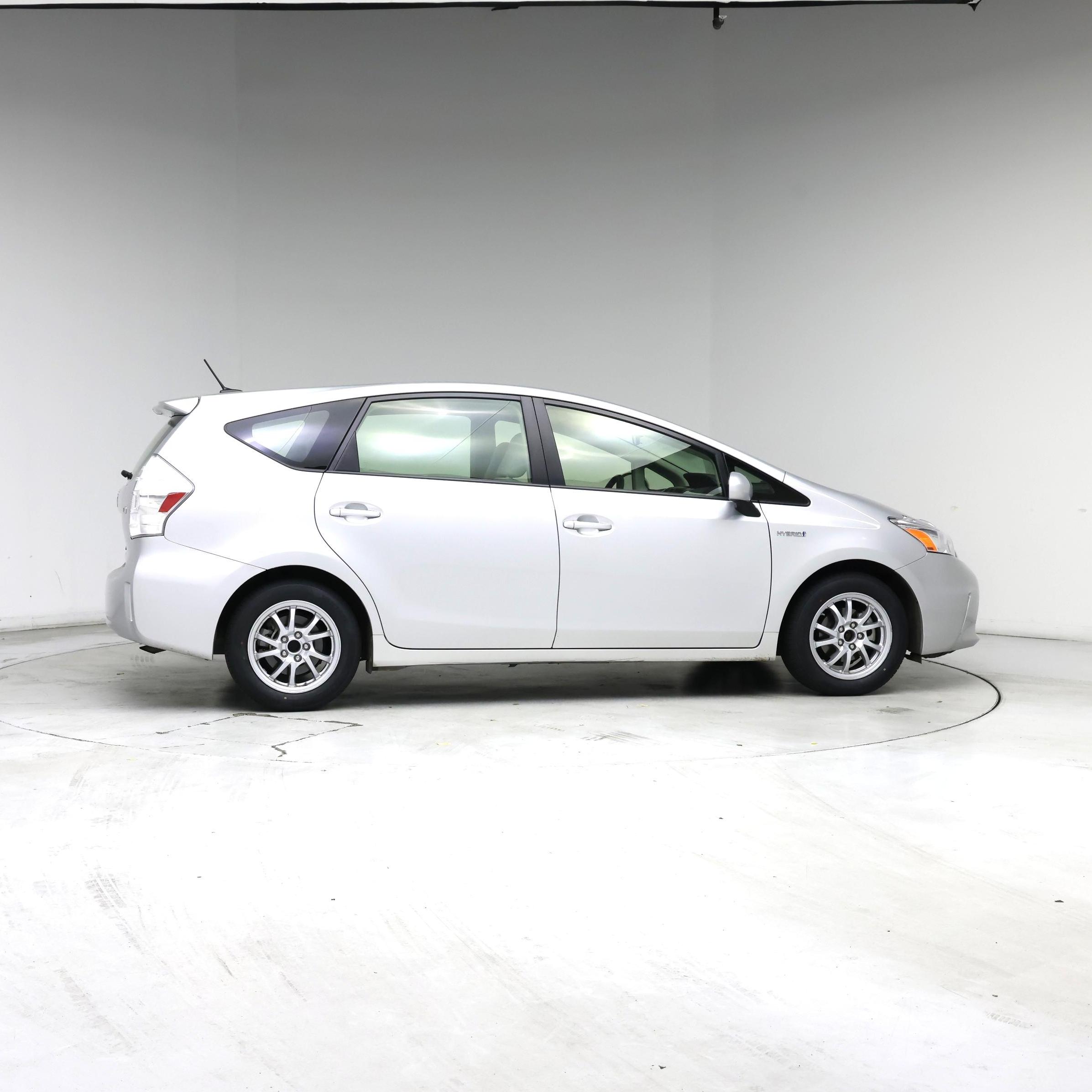 Thumbnail: 2014 Toyota Prius v - 7