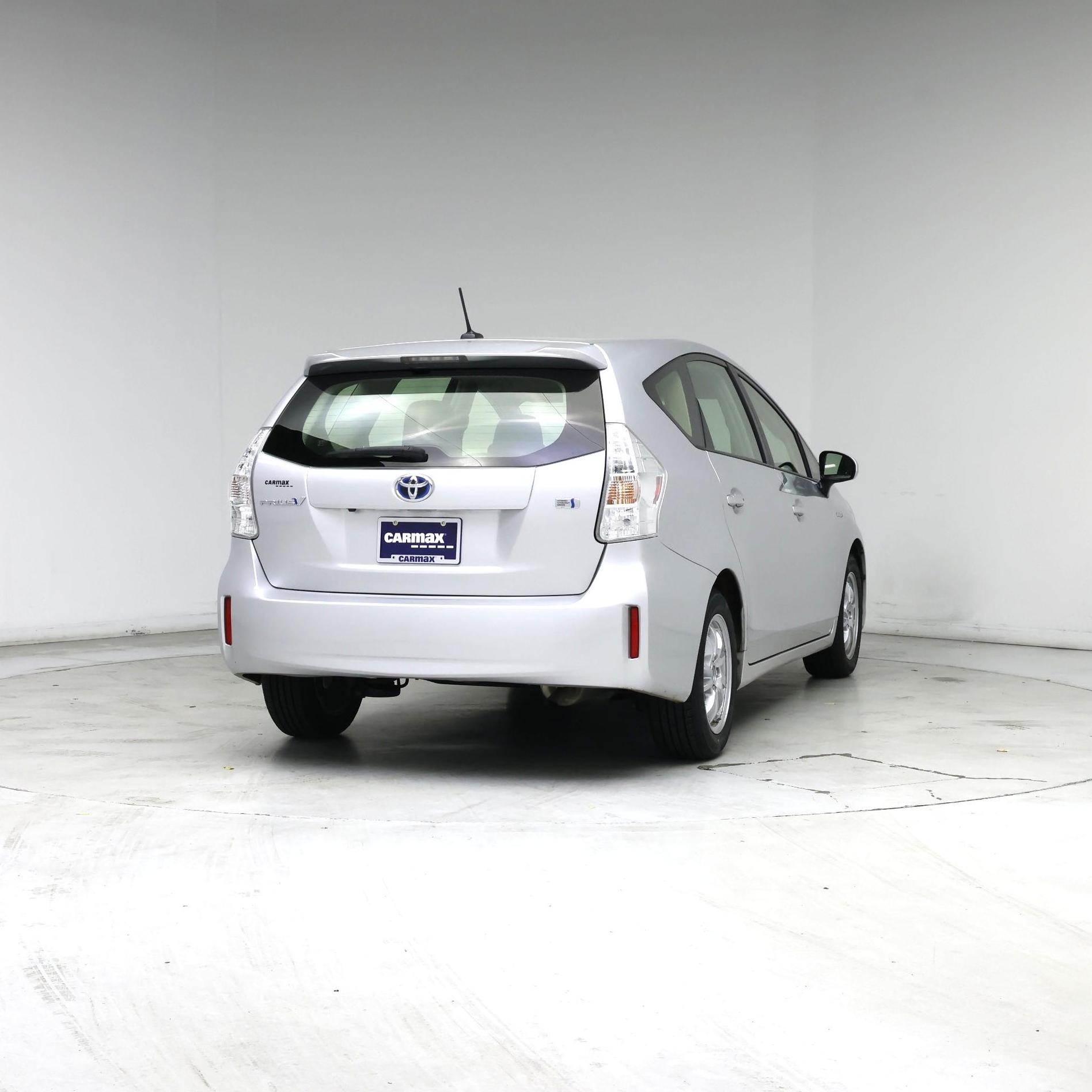 Thumbnail: 2014 Toyota Prius v - 8