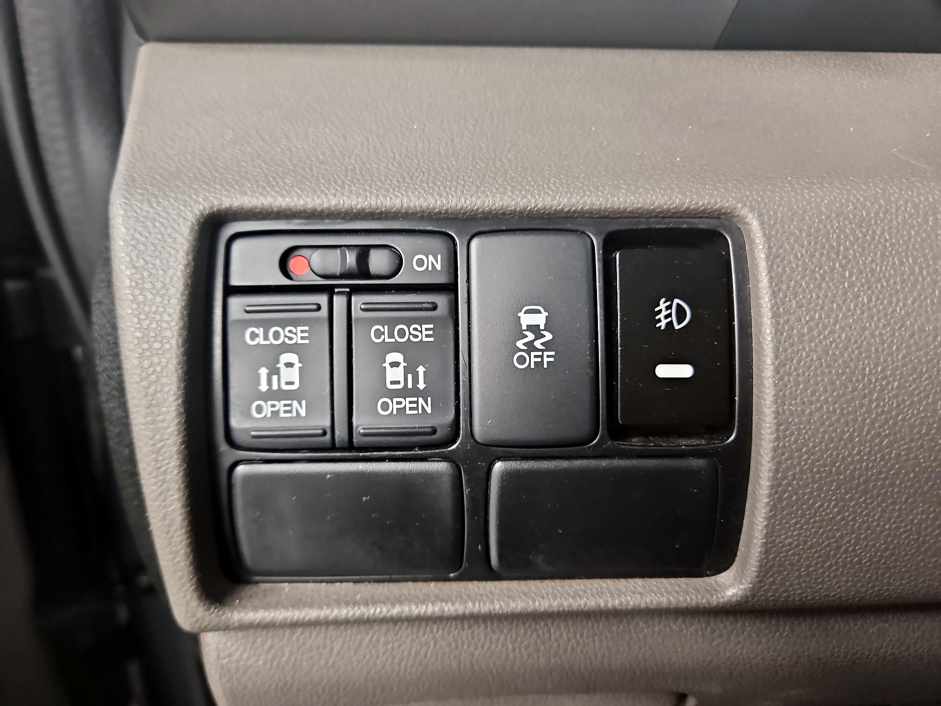 Thumbnail: 2016 Honda Odyssey - 13