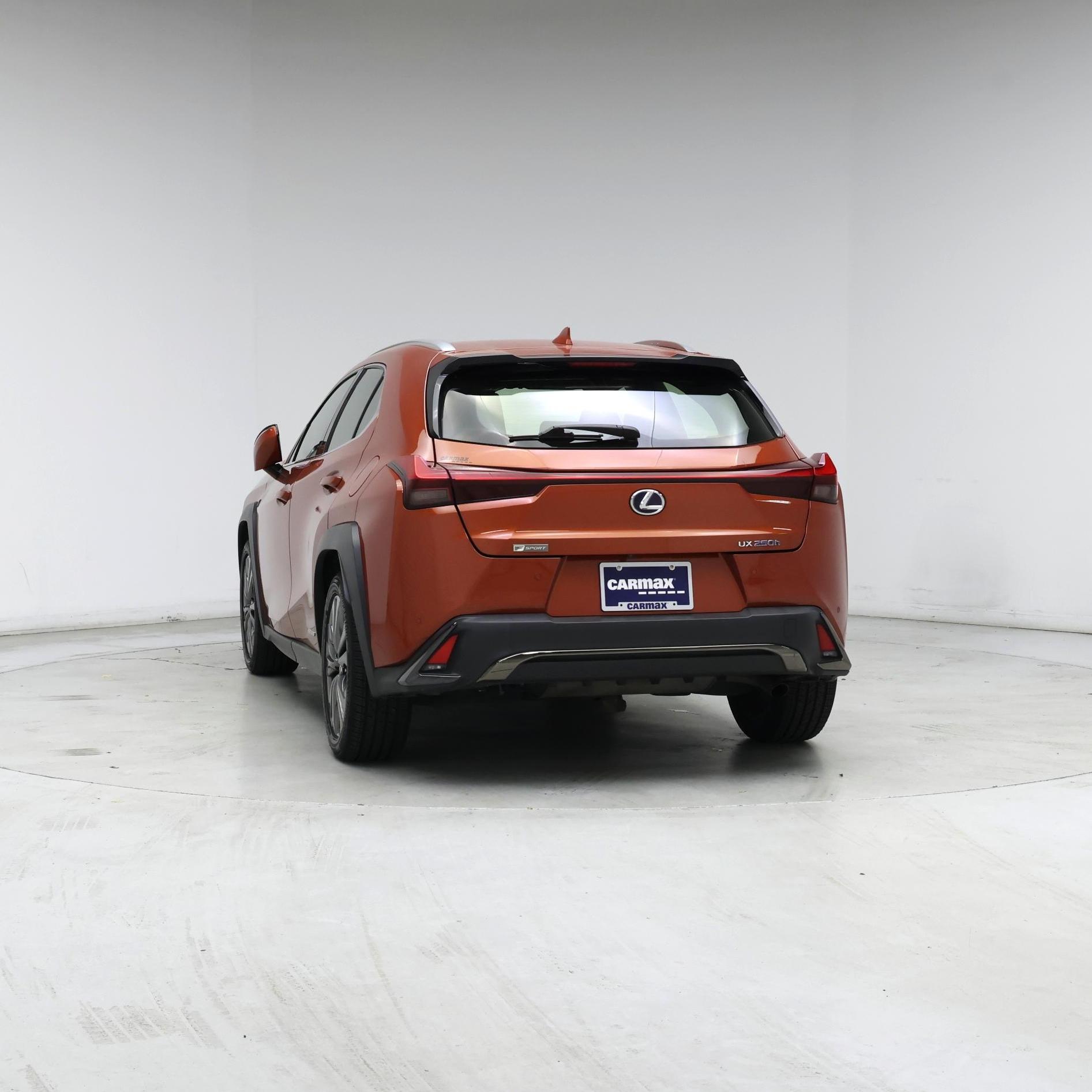 Thumbnail: 2019 Lexus UX - 6