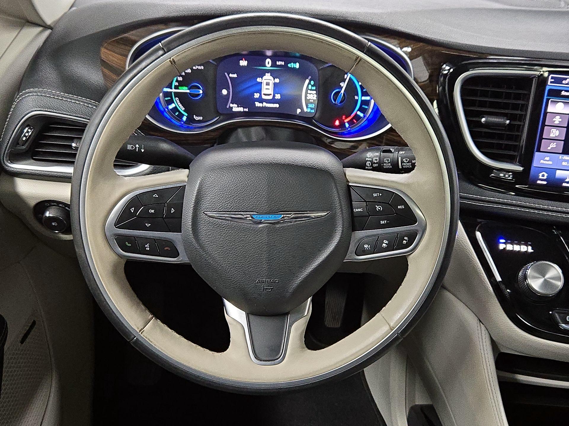 Thumbnail: 2021 Chrysler Pacifica - 10