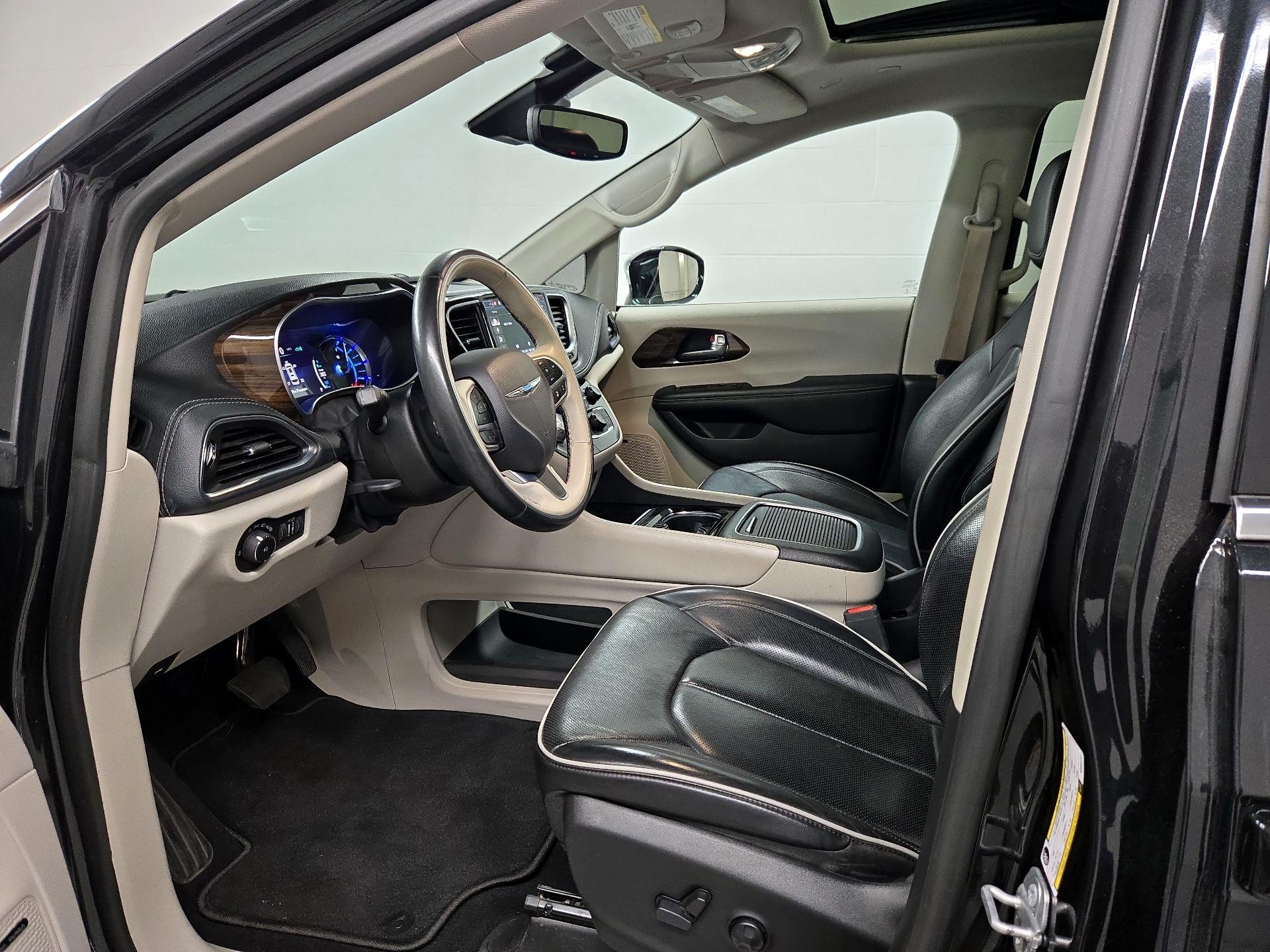Thumbnail: 2021 Chrysler Pacifica - 11