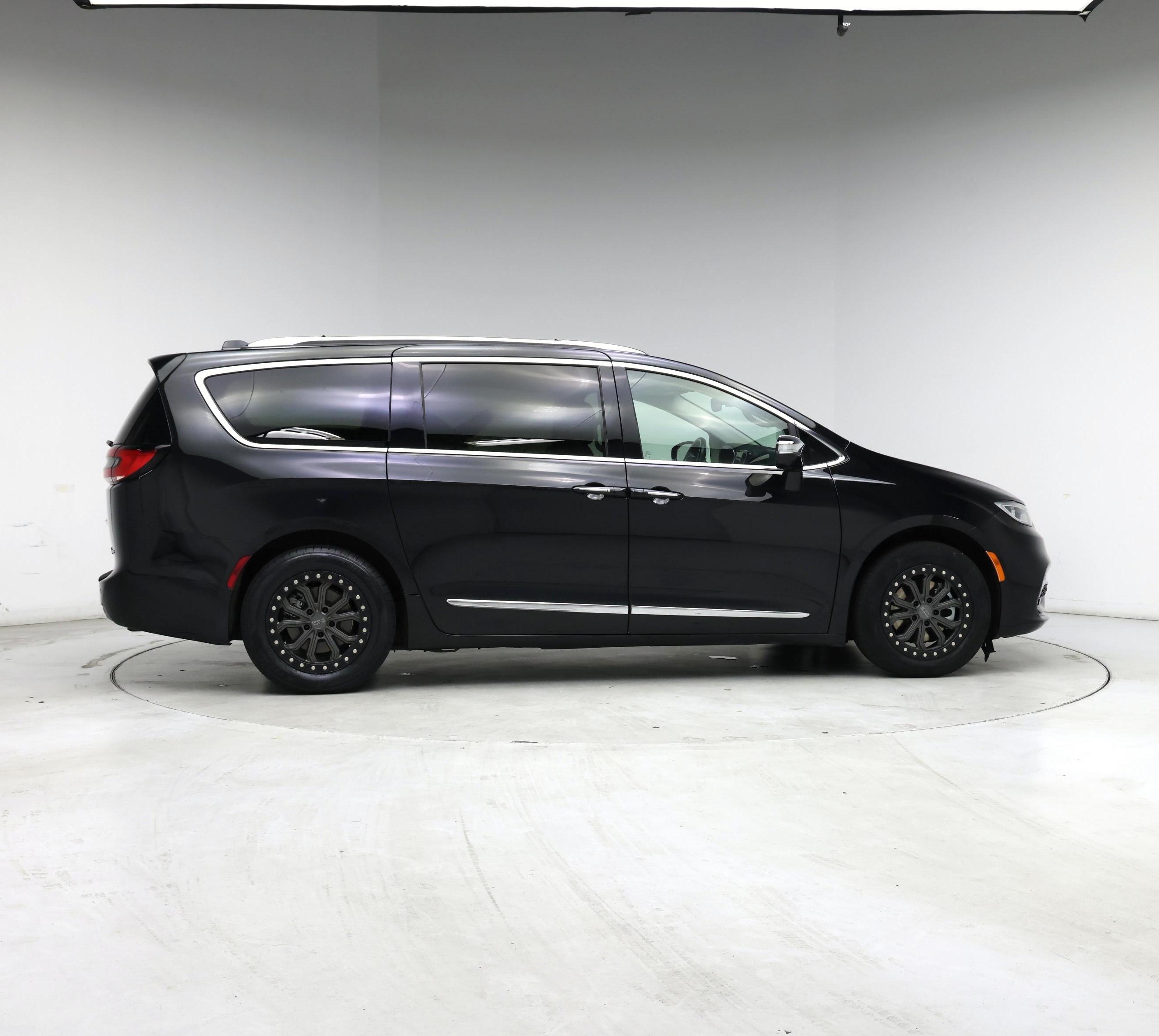 Thumbnail: 2021 Chrysler Pacifica - 7