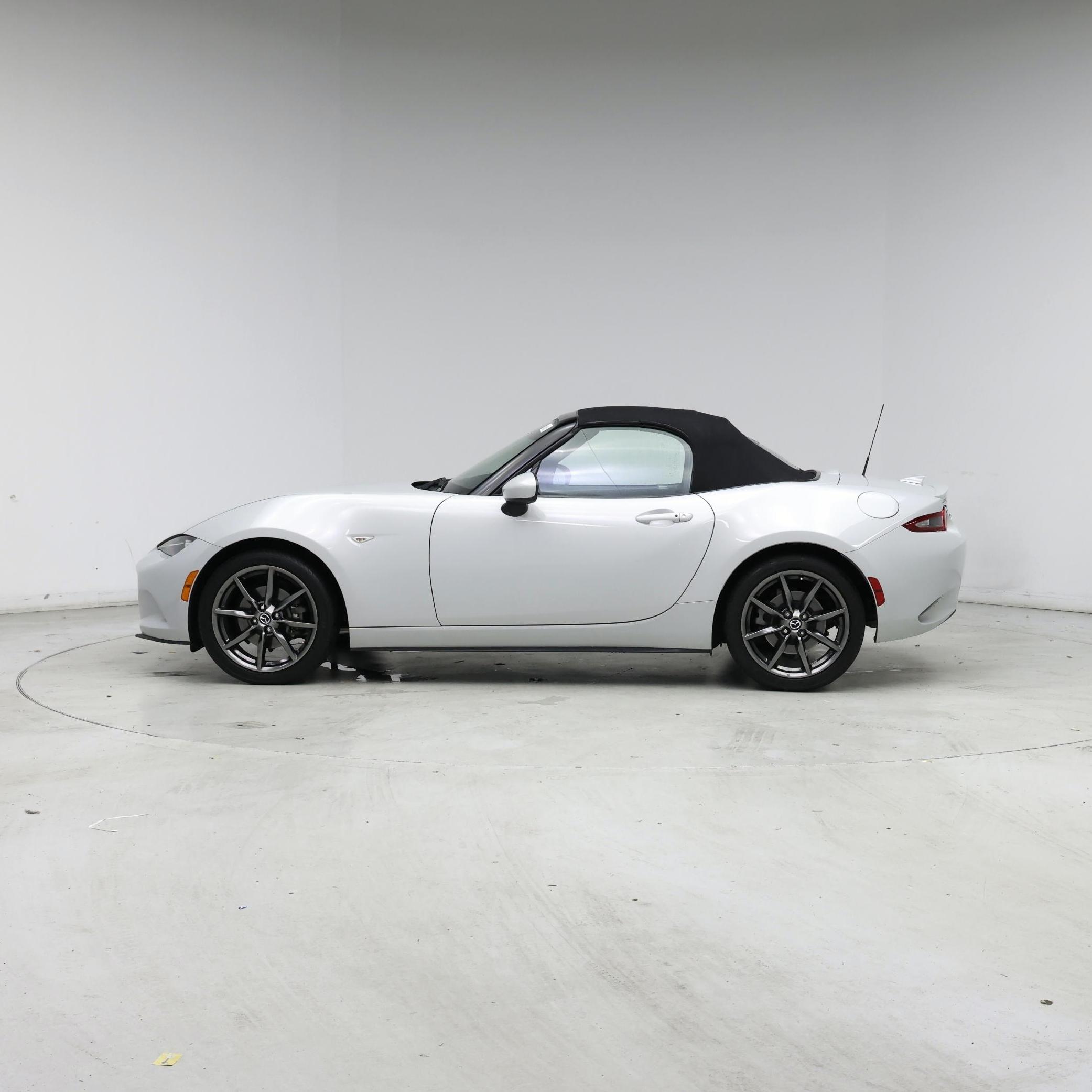 Thumbnail: 2016 Mazda MX-5 Miata - 3