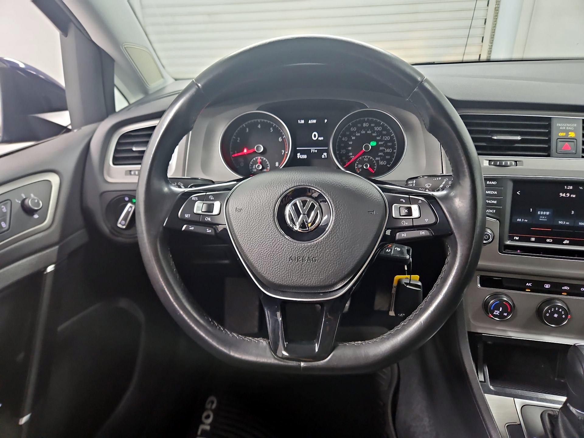 Thumbnail: 2016 Volkswagen Golf - 10