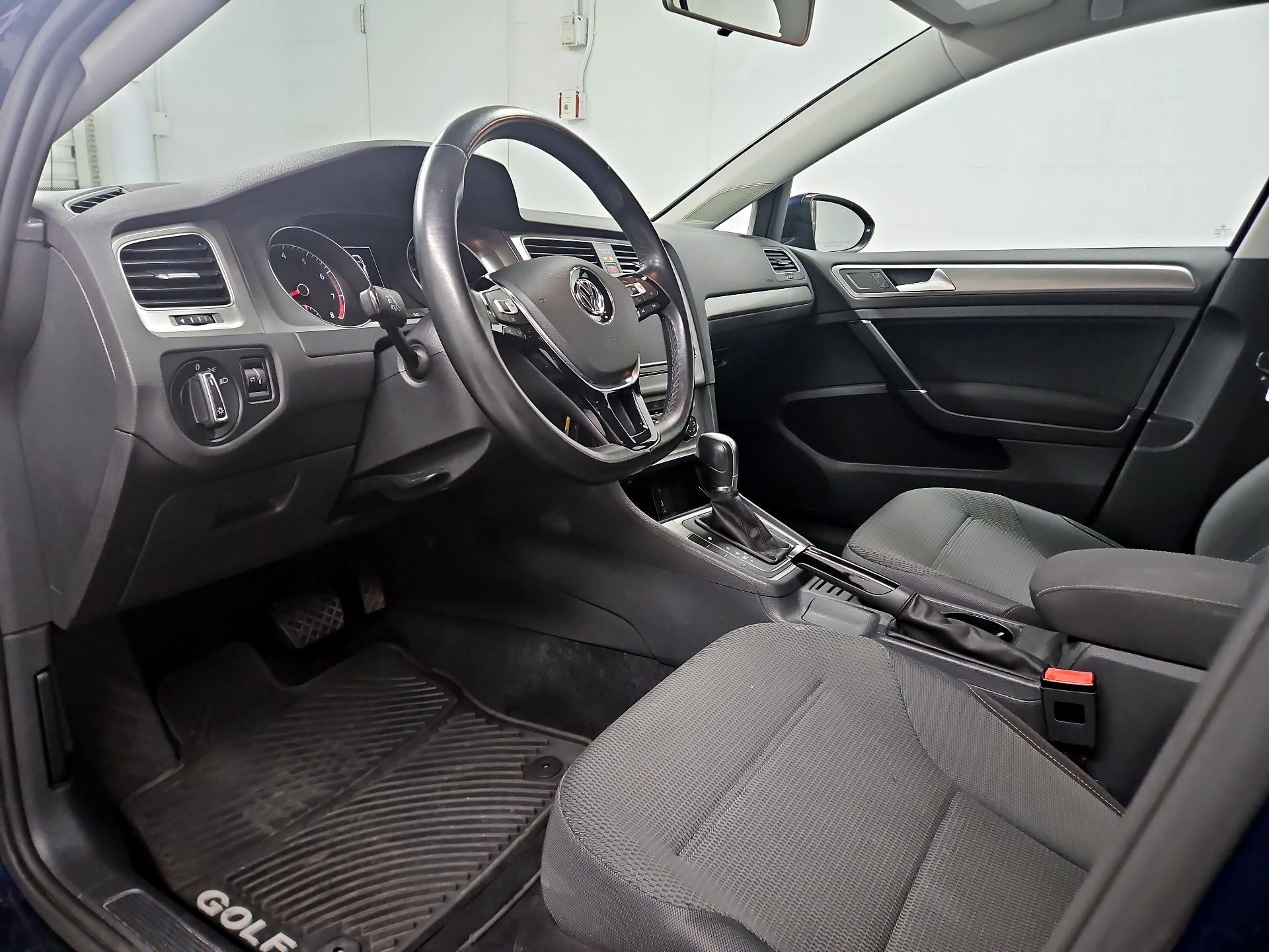 Thumbnail: 2016 Volkswagen Golf - 11