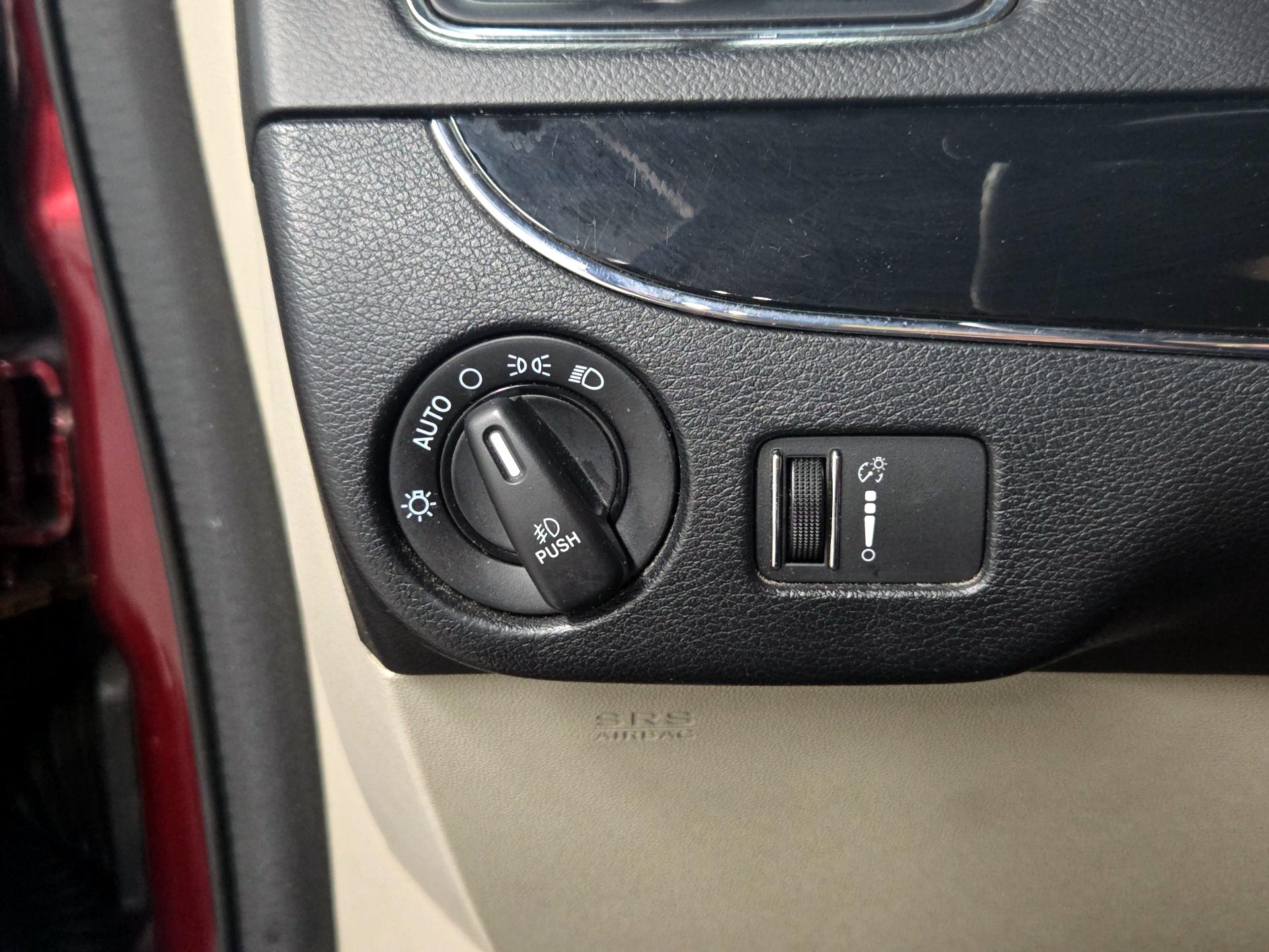 Thumbnail: 2017 Dodge Grand Caravan - 13