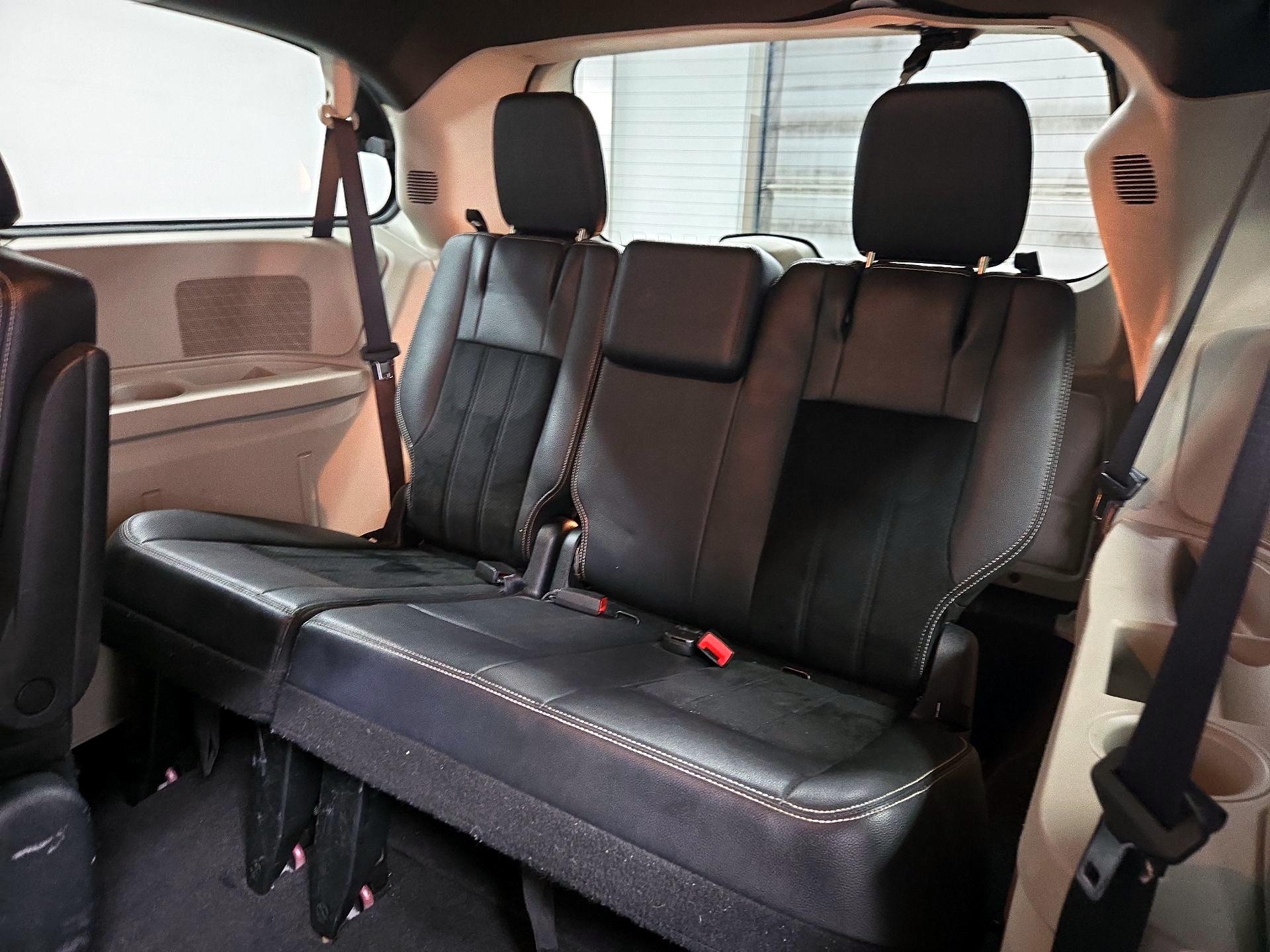 Thumbnail: 2017 Dodge Grand Caravan - 19