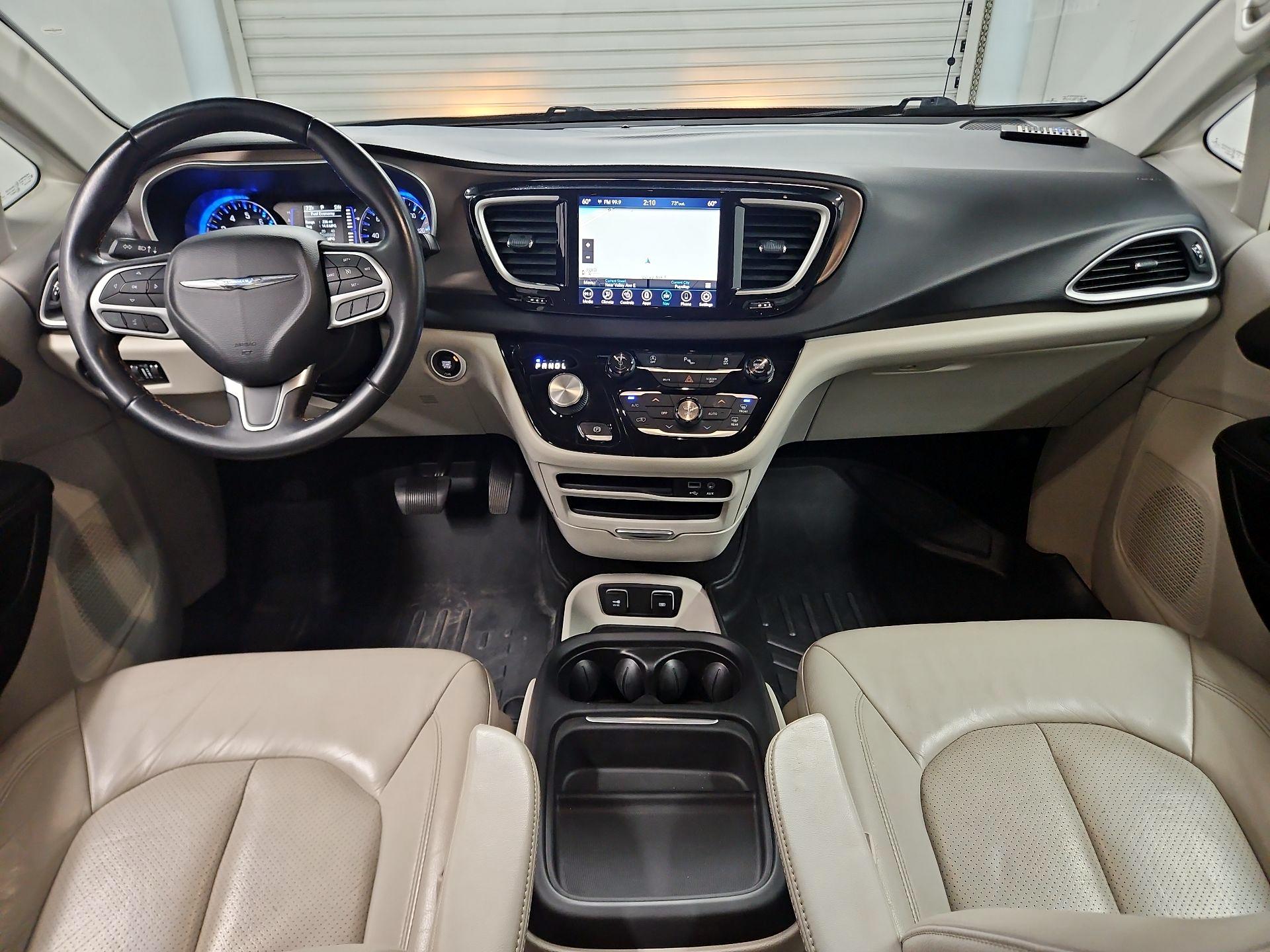Thumbnail: 2018 Chrysler Pacifica - 9
