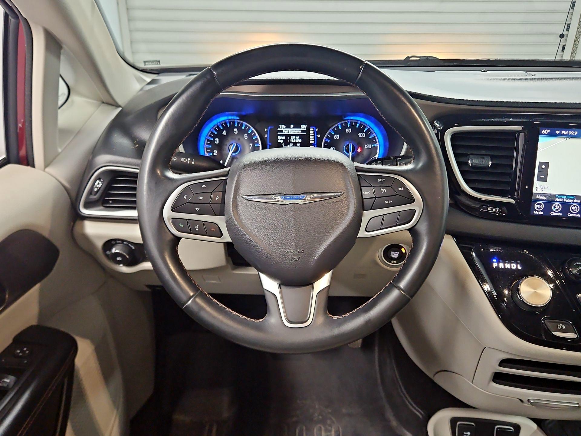 Thumbnail: 2018 Chrysler Pacifica - 10