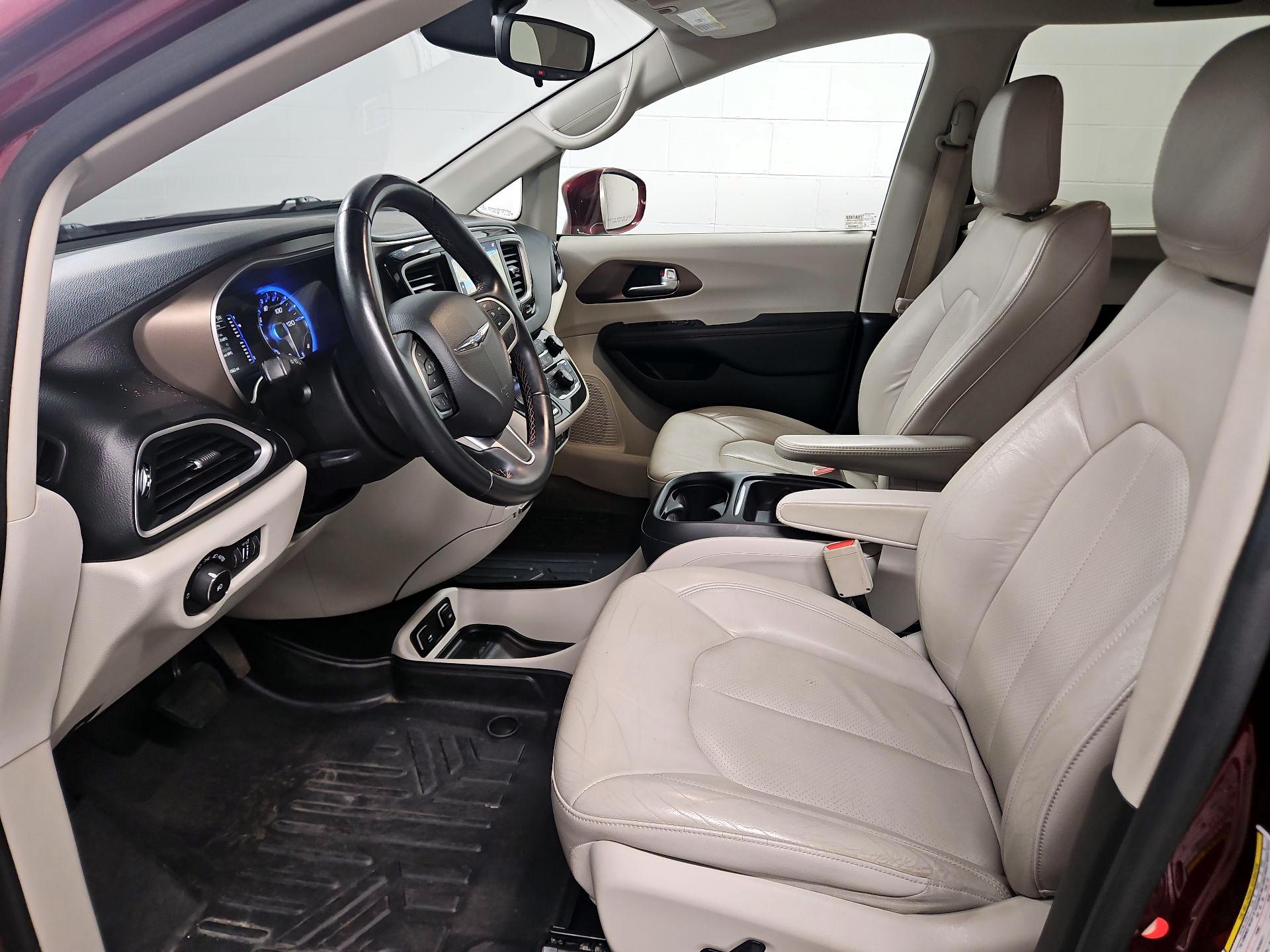 Thumbnail: 2018 Chrysler Pacifica - 11