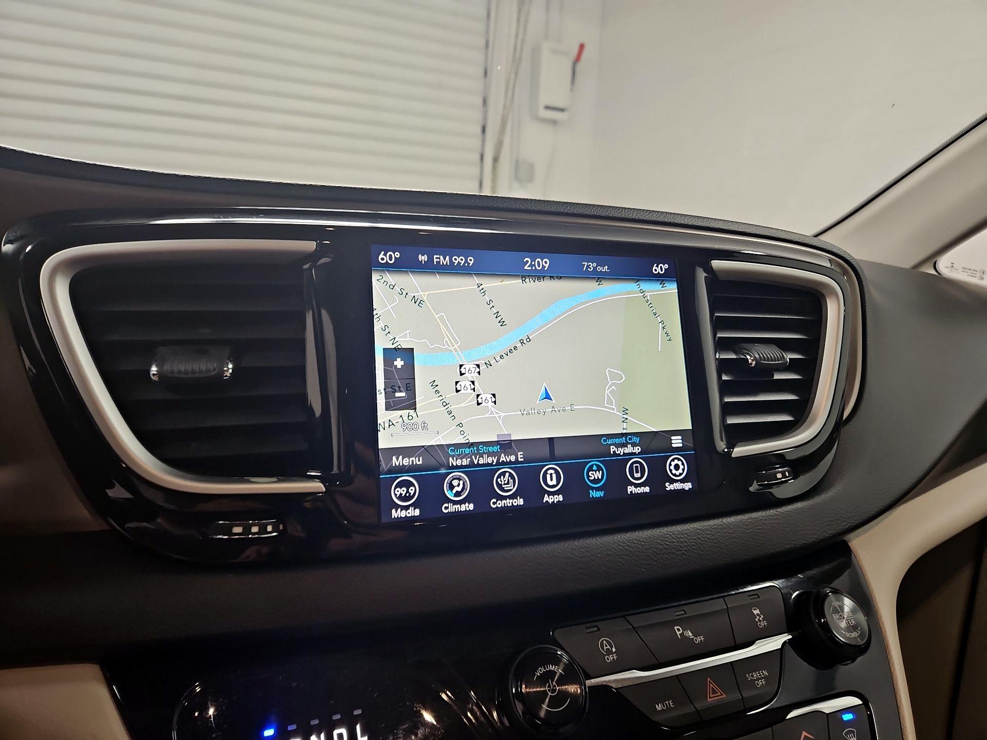 Thumbnail: 2018 Chrysler Pacifica - 14
